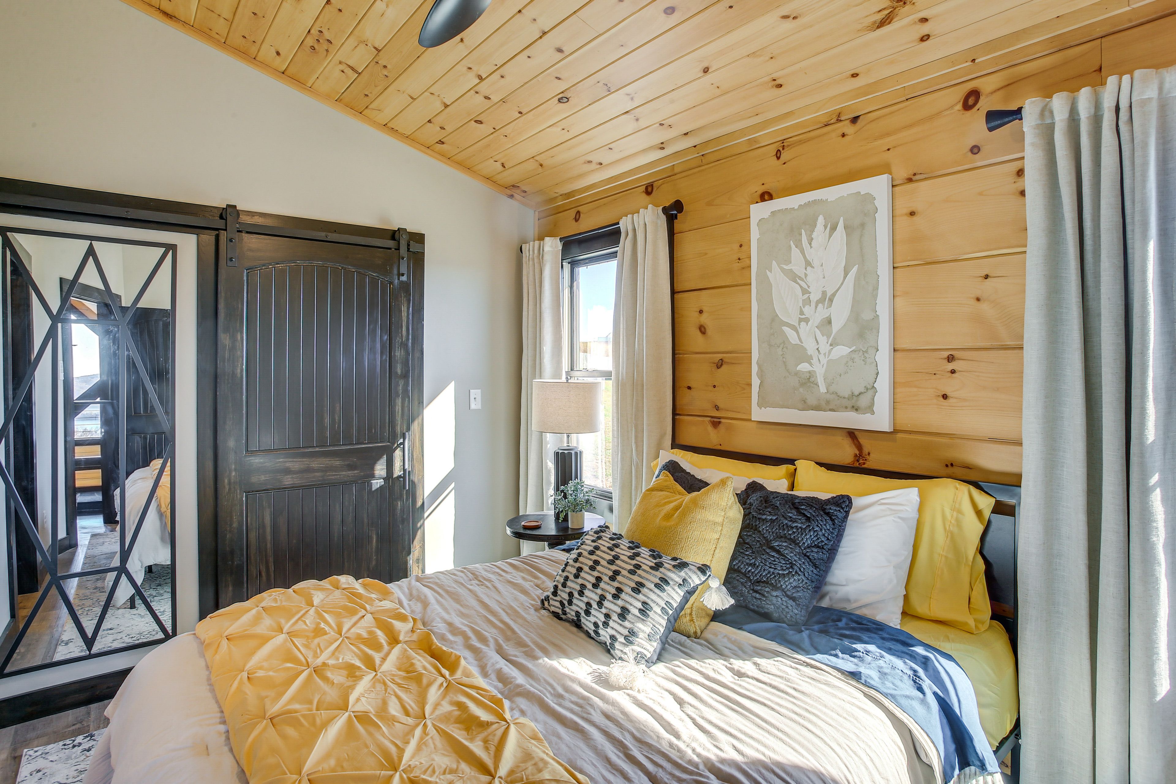 Bedroom 1 | Queen Bed | Shared En-Suite Bathroom | Upper Level