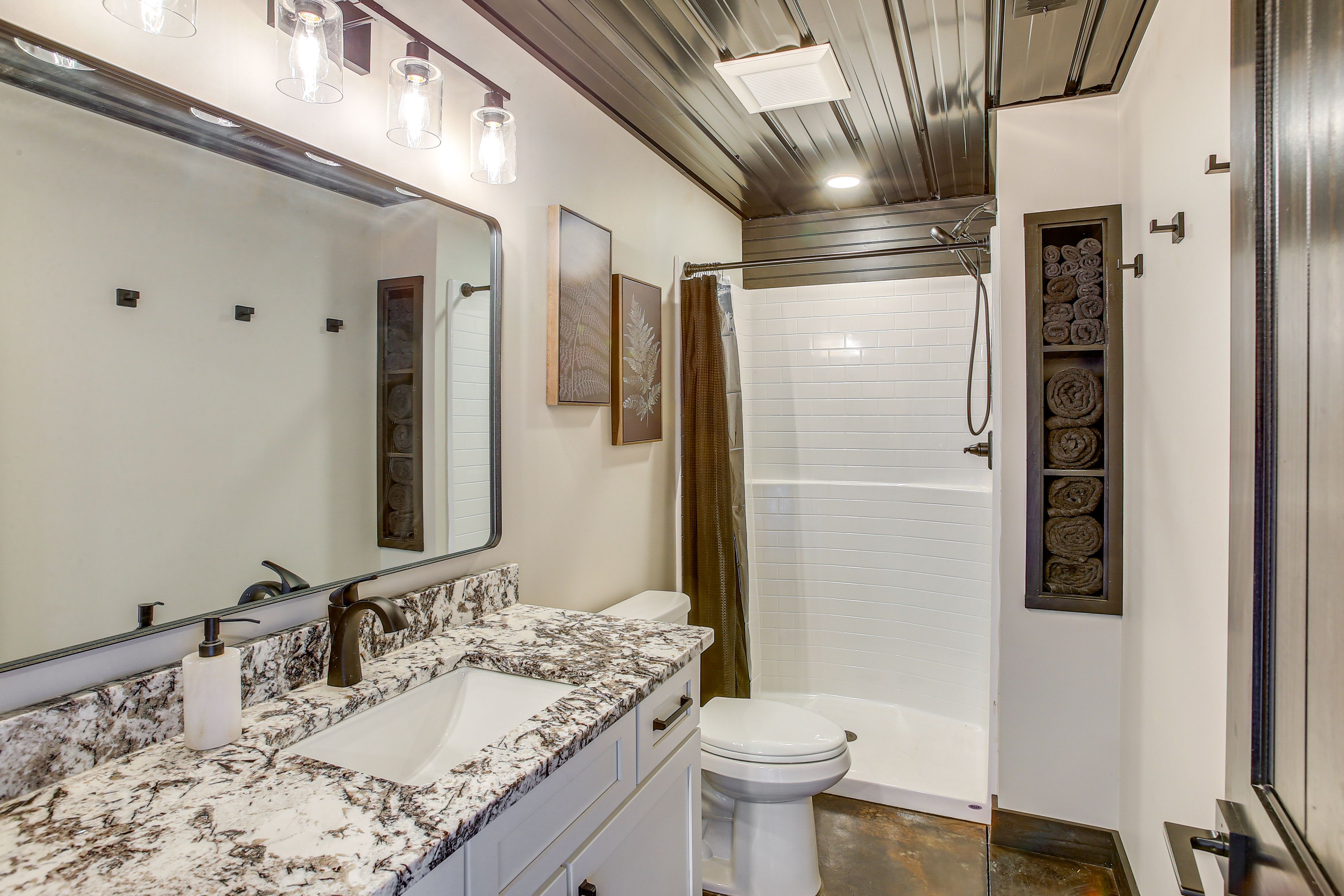 Full Bathroom | Lower Level