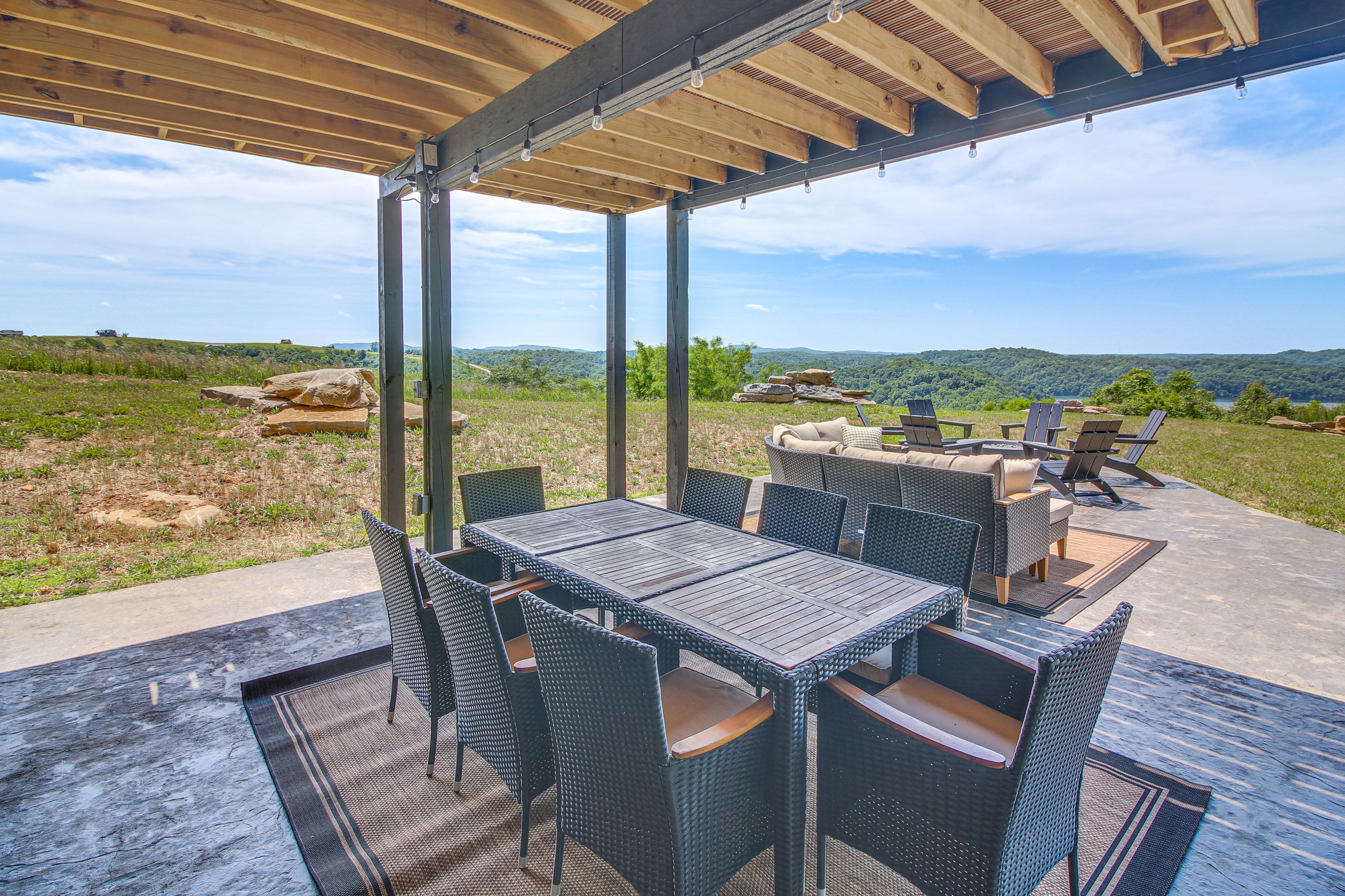 Covered Patio | Gas Grill | Flat-Top Griddle