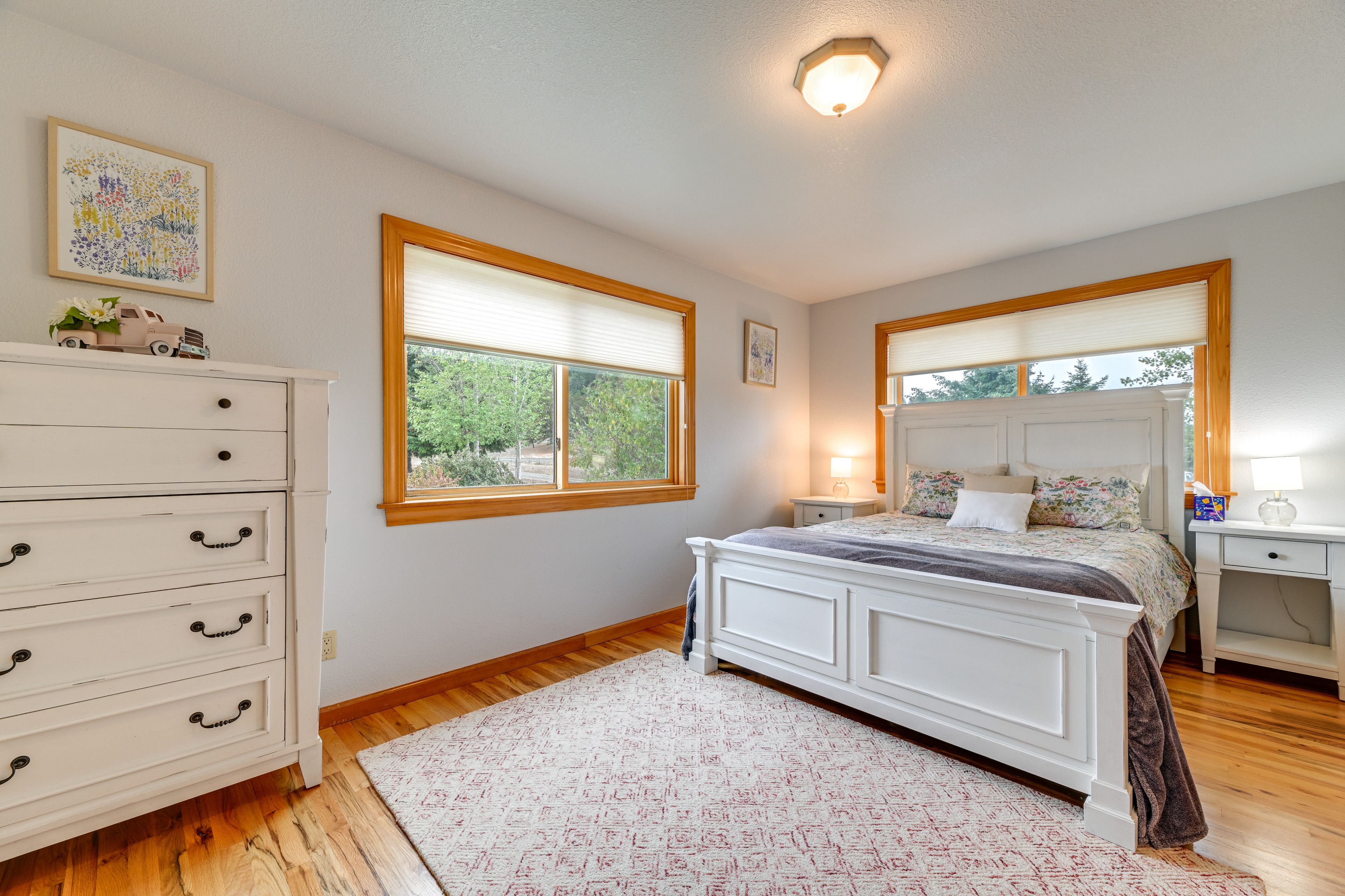 Bedroom 1 | Main Level | Queen Bed | Linens Provided