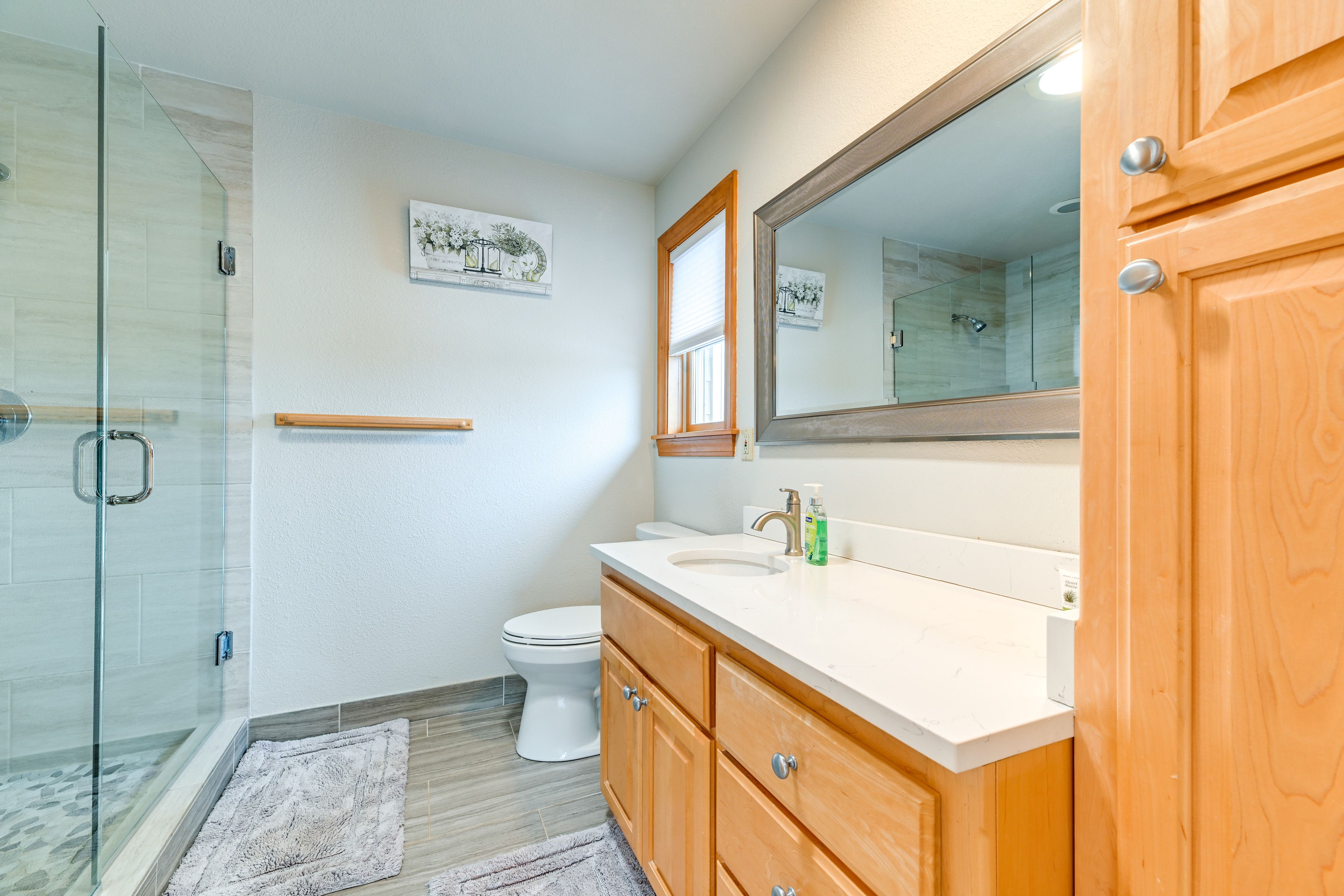 Full Bathroom | Main Level | Towels Provided
