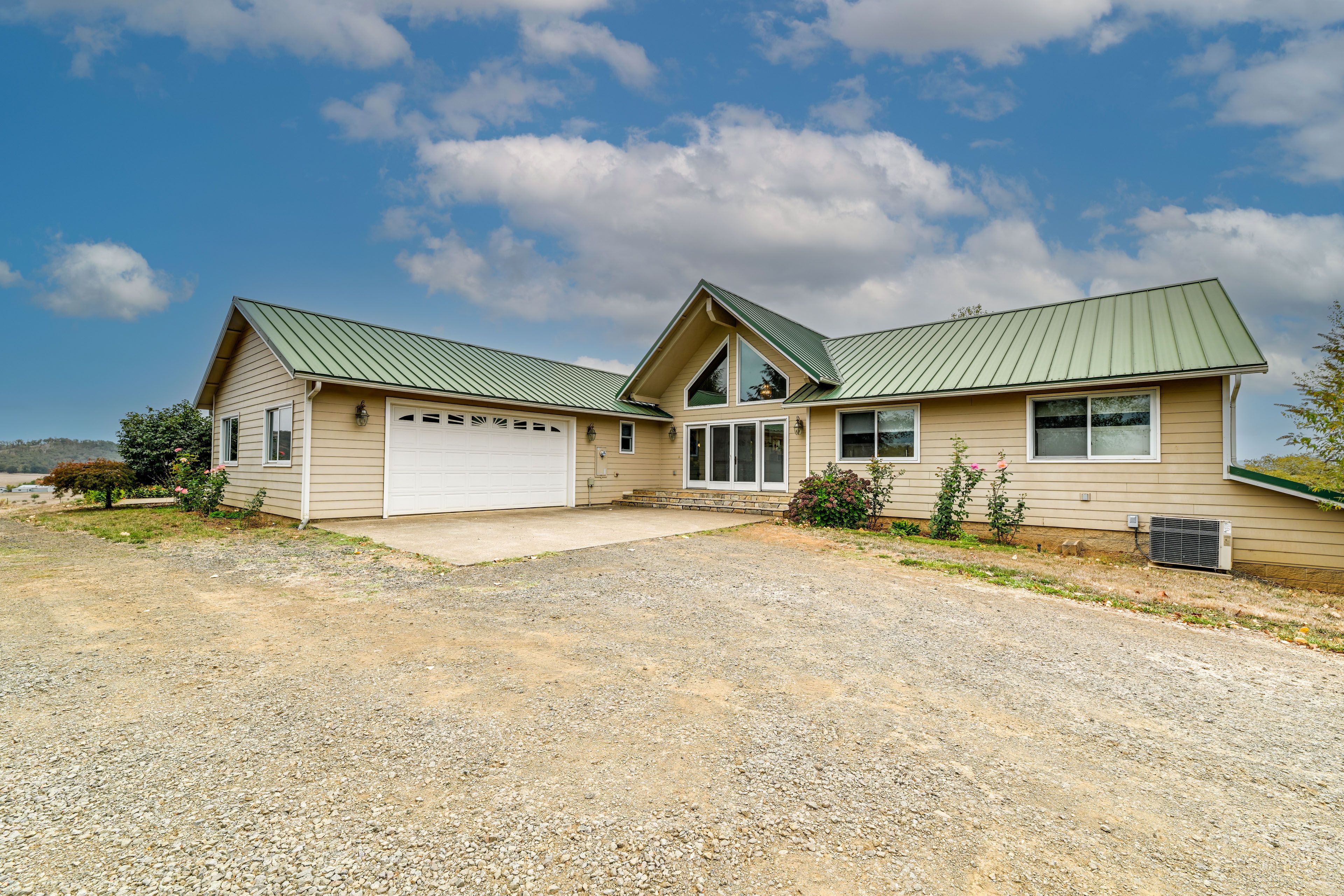 Parking | Driveway (6 Vehicles) | RV/Trailer Parking Allowed On-Site