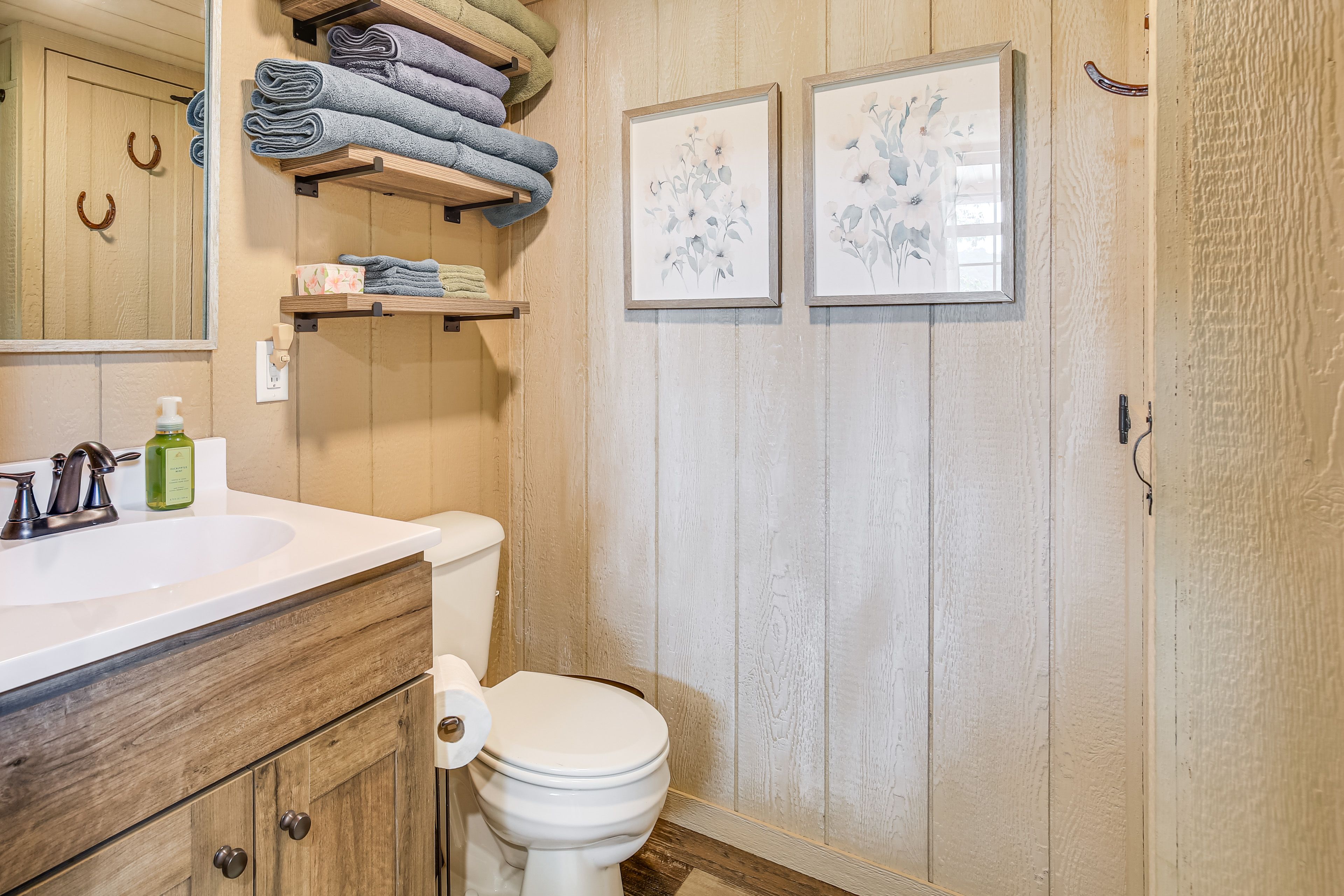 Full Bathroom | Complimentary Toiletries