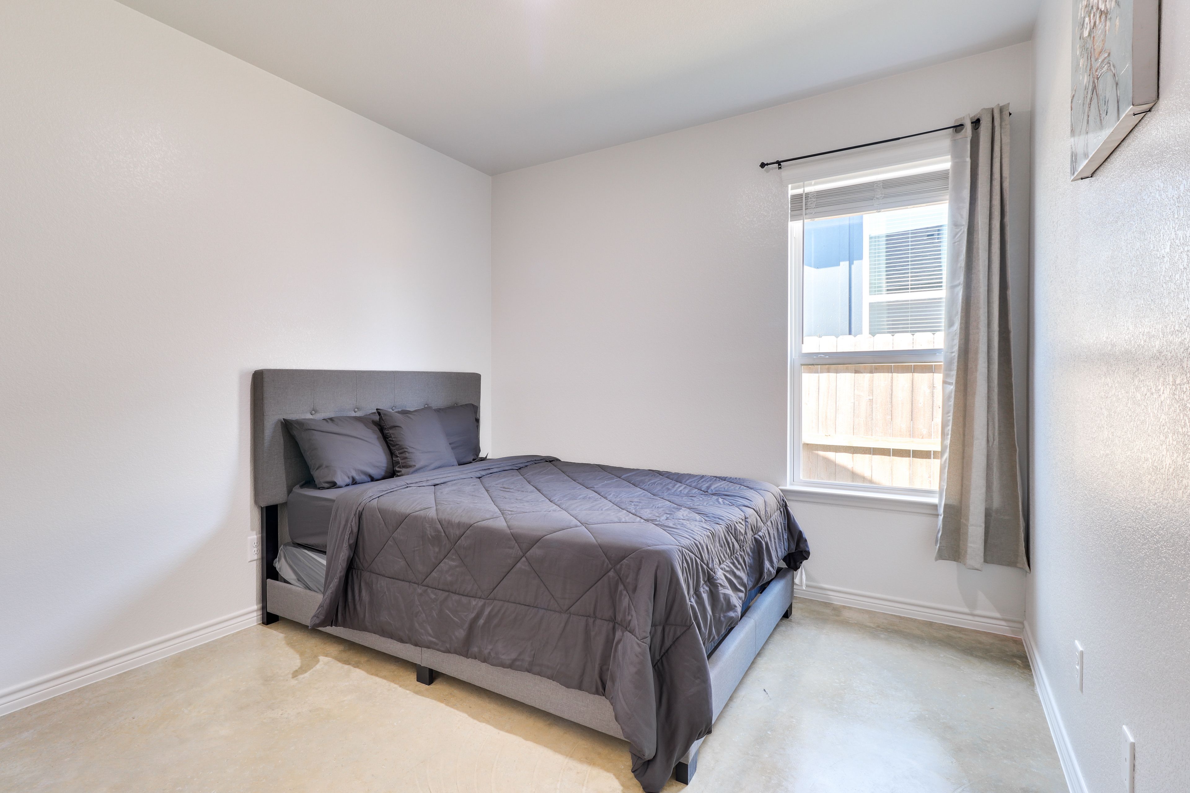 Bedroom 2 | Queen Bed