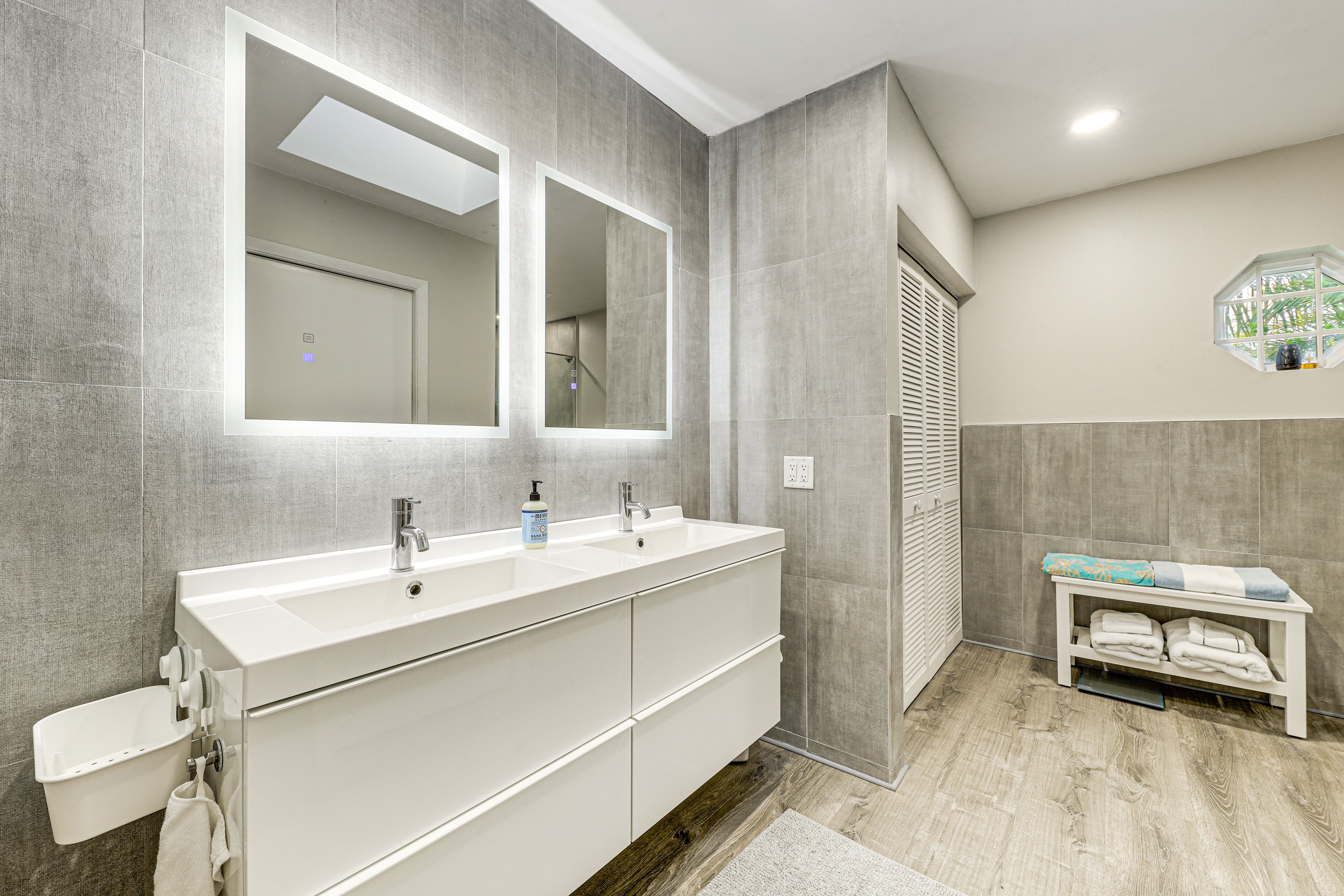 En-Suite Bathroom | Towels Provided