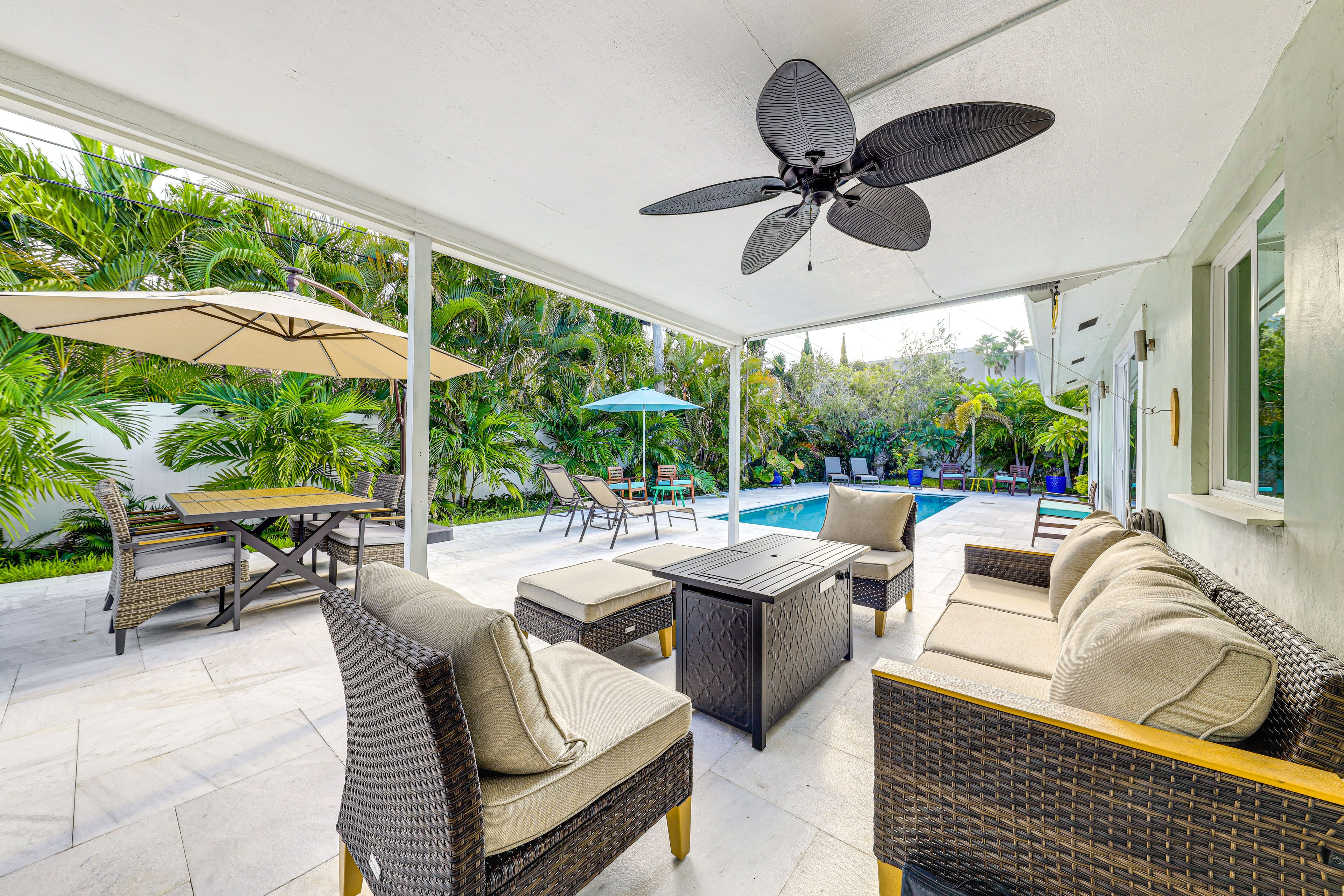 Furnished Lanai | Gas Fire Pit