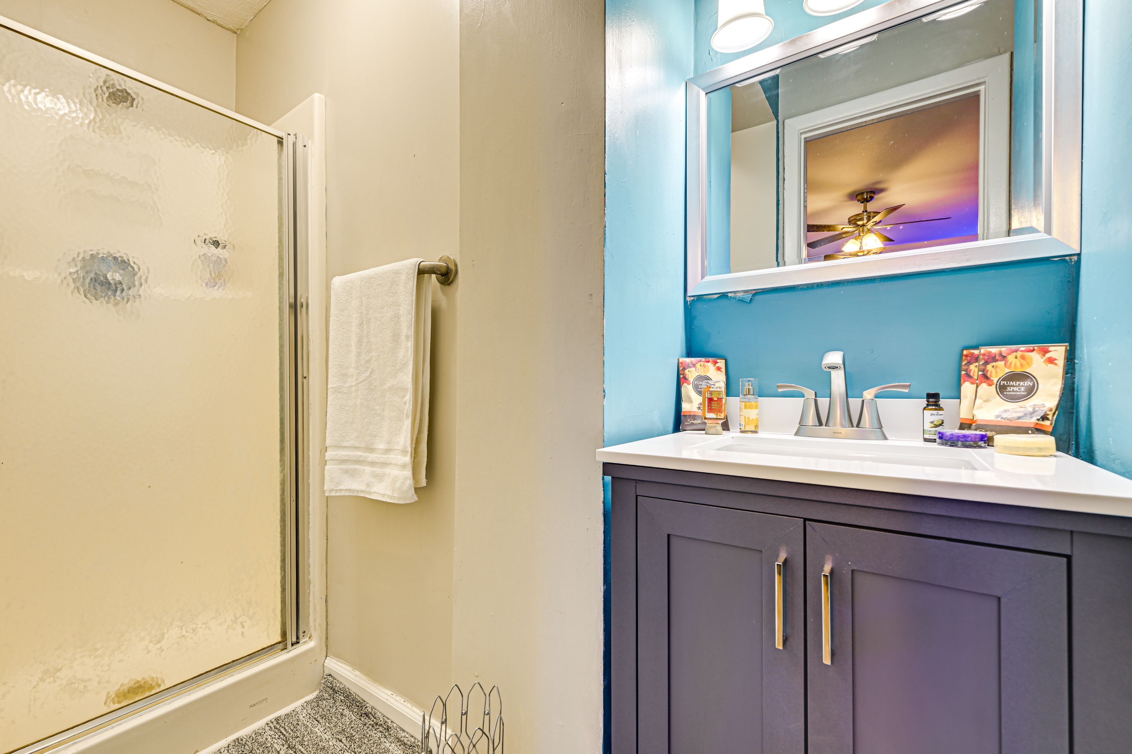 En-Suite Bathroom | Towels & Linens Provided
