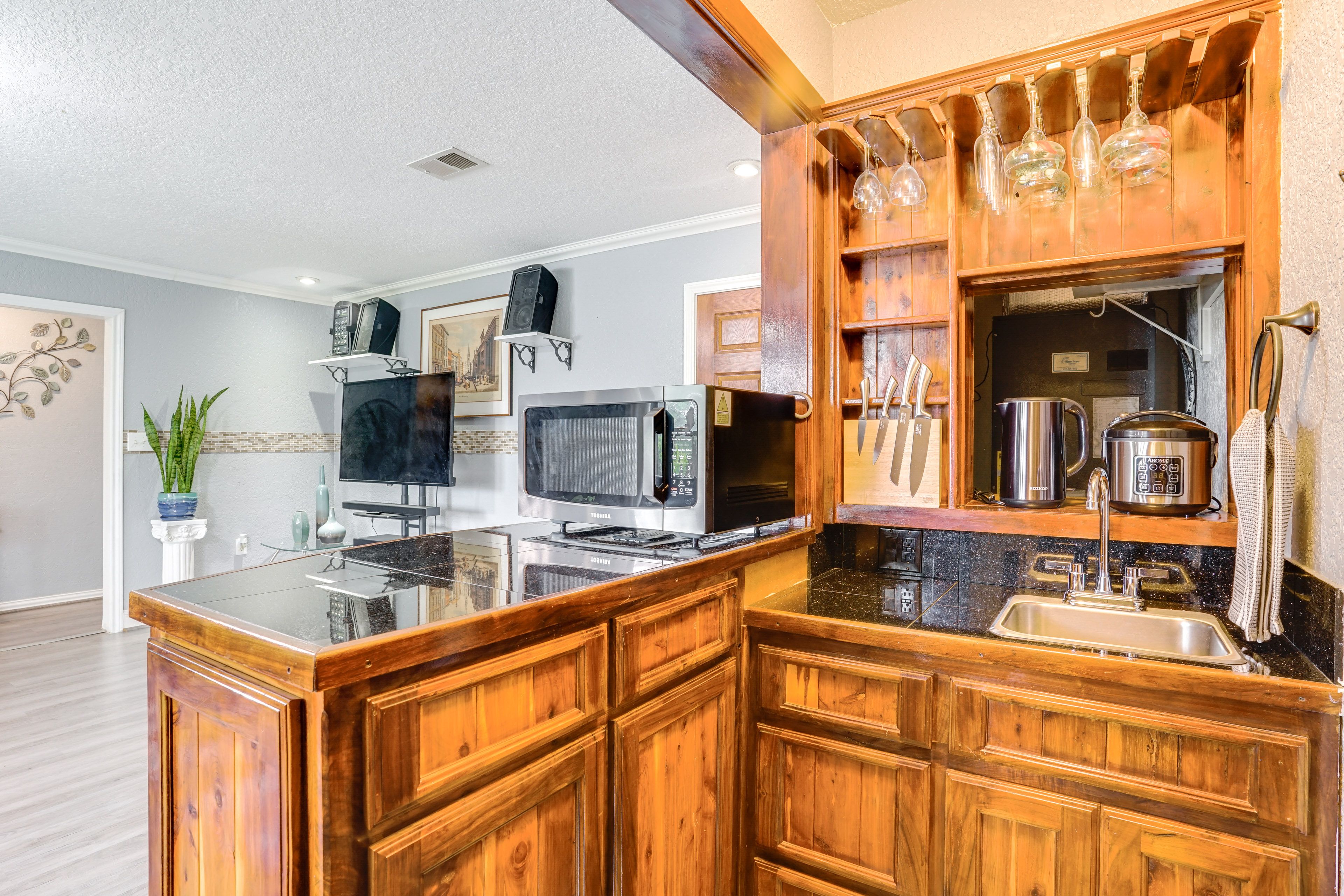 Kitchenette | Microwave | Toaster Oven | Rice Cooker | Wine Glasses