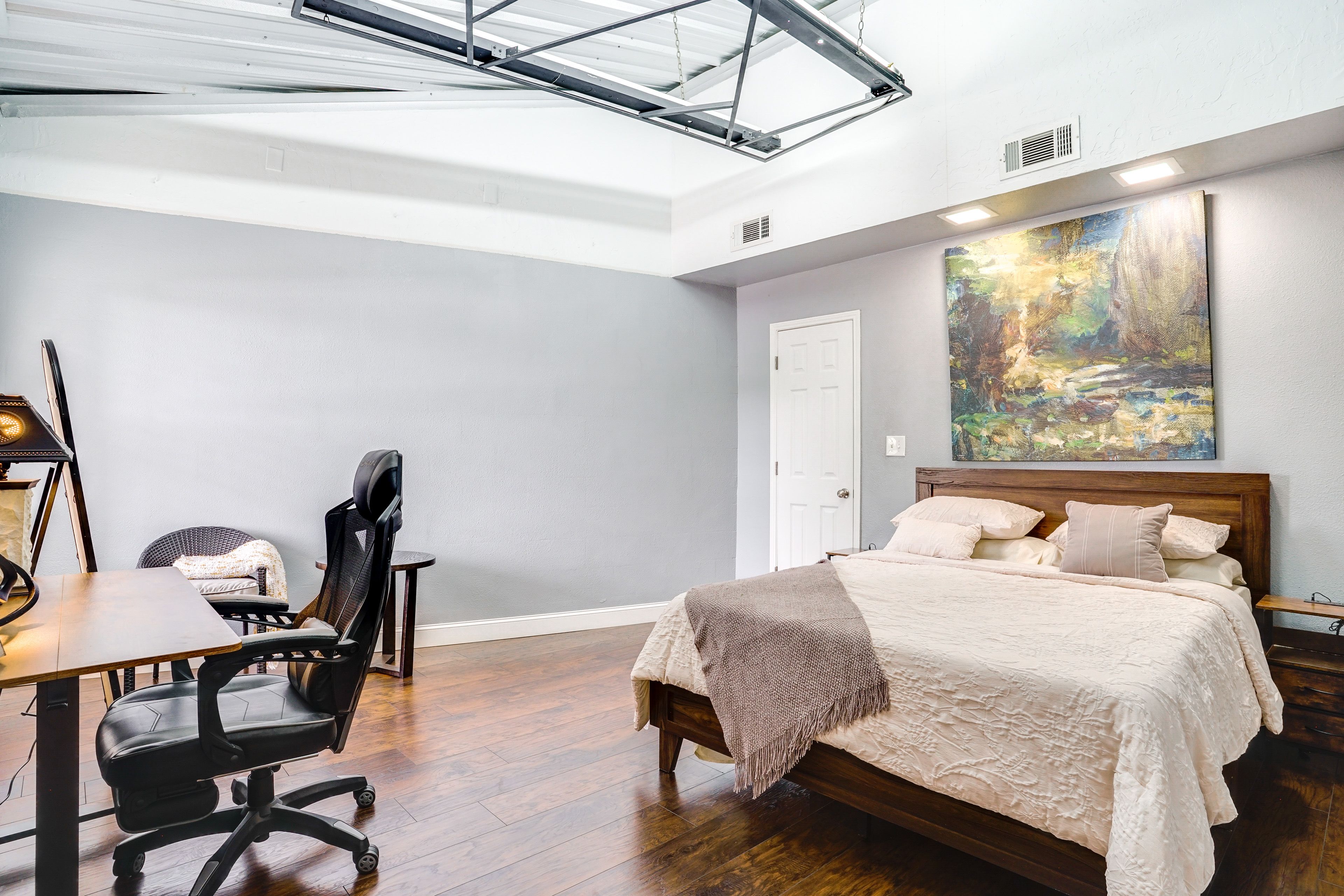 Bedroom 1 | Full Bed | Desk