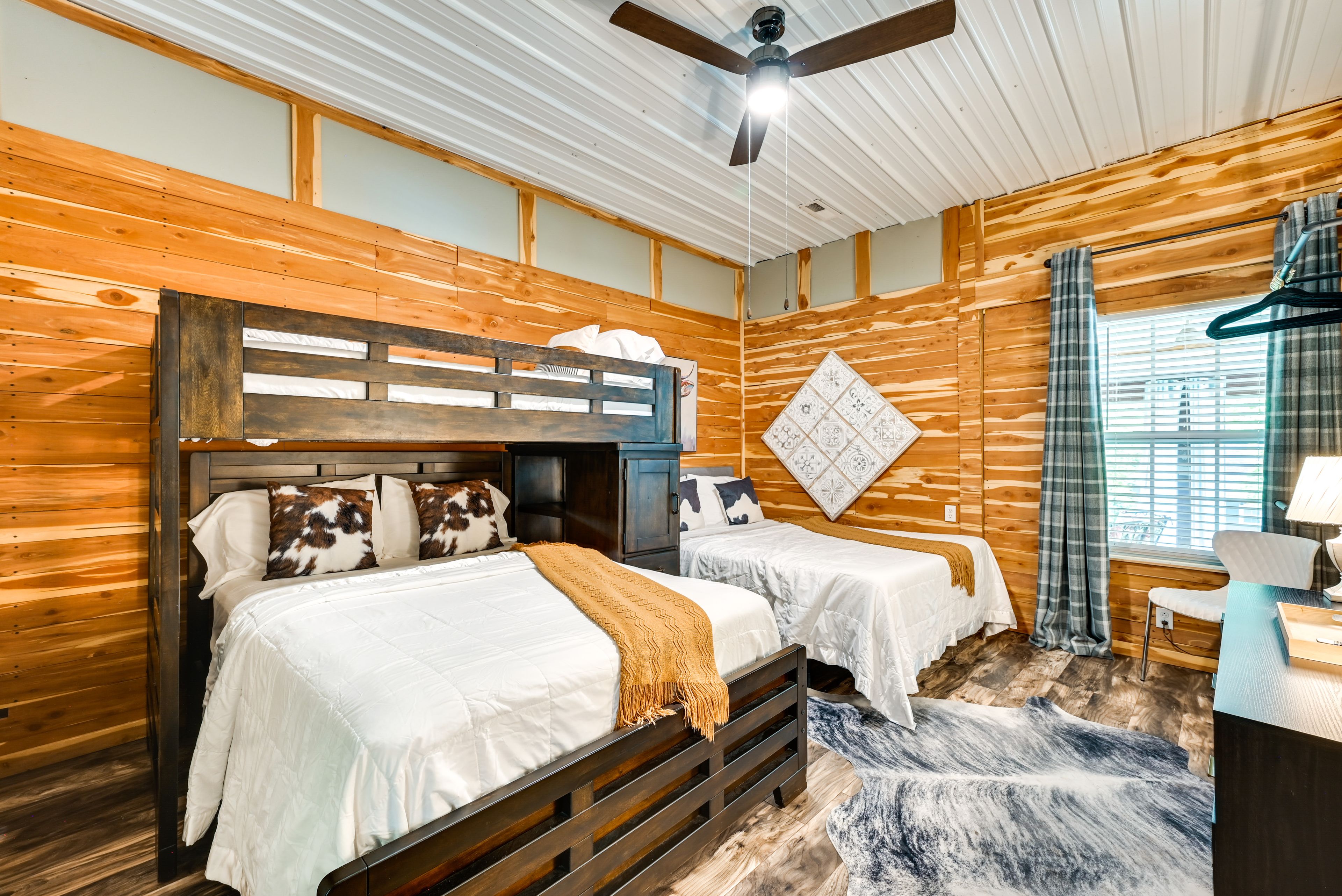 Bedroom 2 | Twin/Queen Bunk Bed | Full Bed | Smart TV