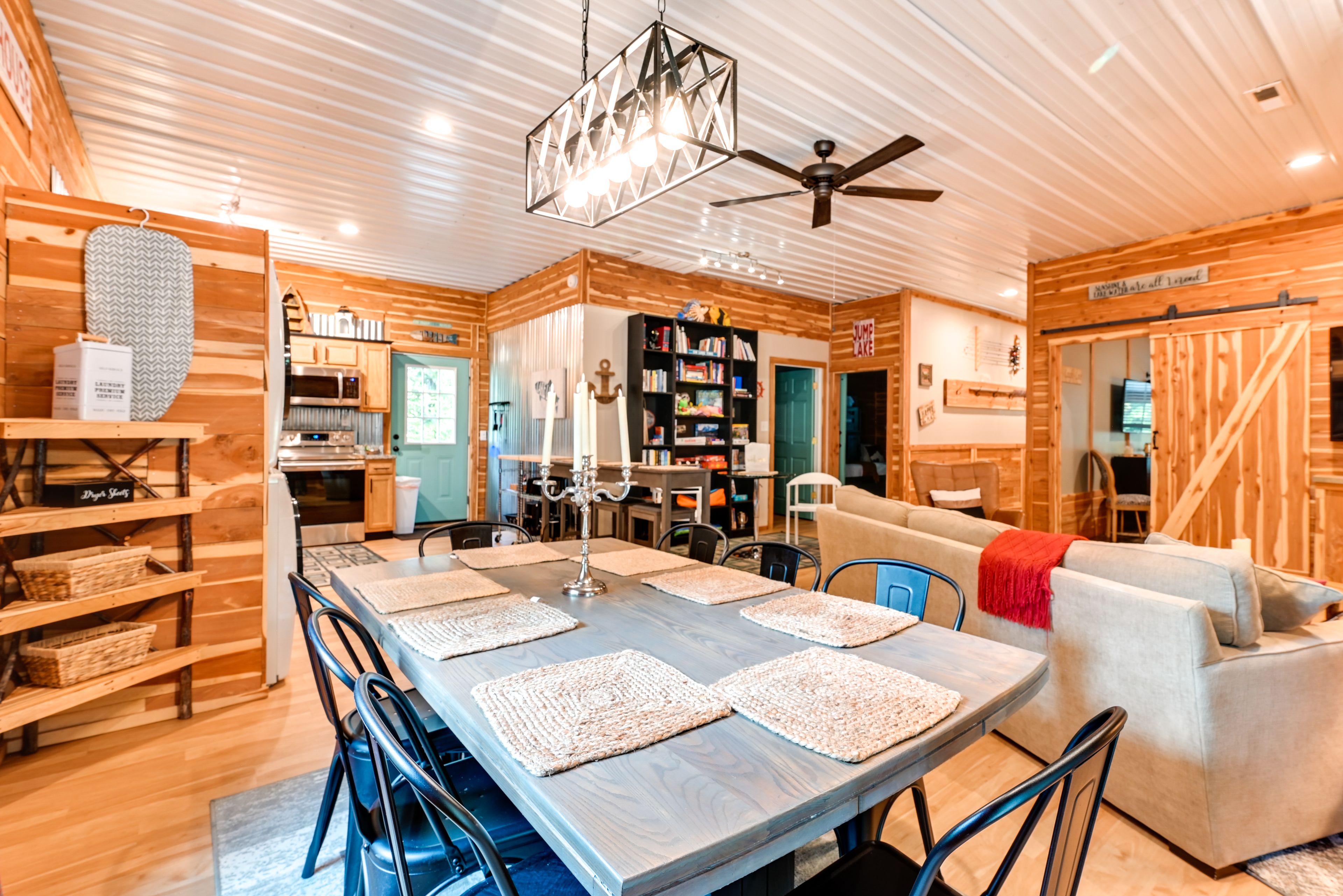 Dining Area | Dishware & Flatware Provided