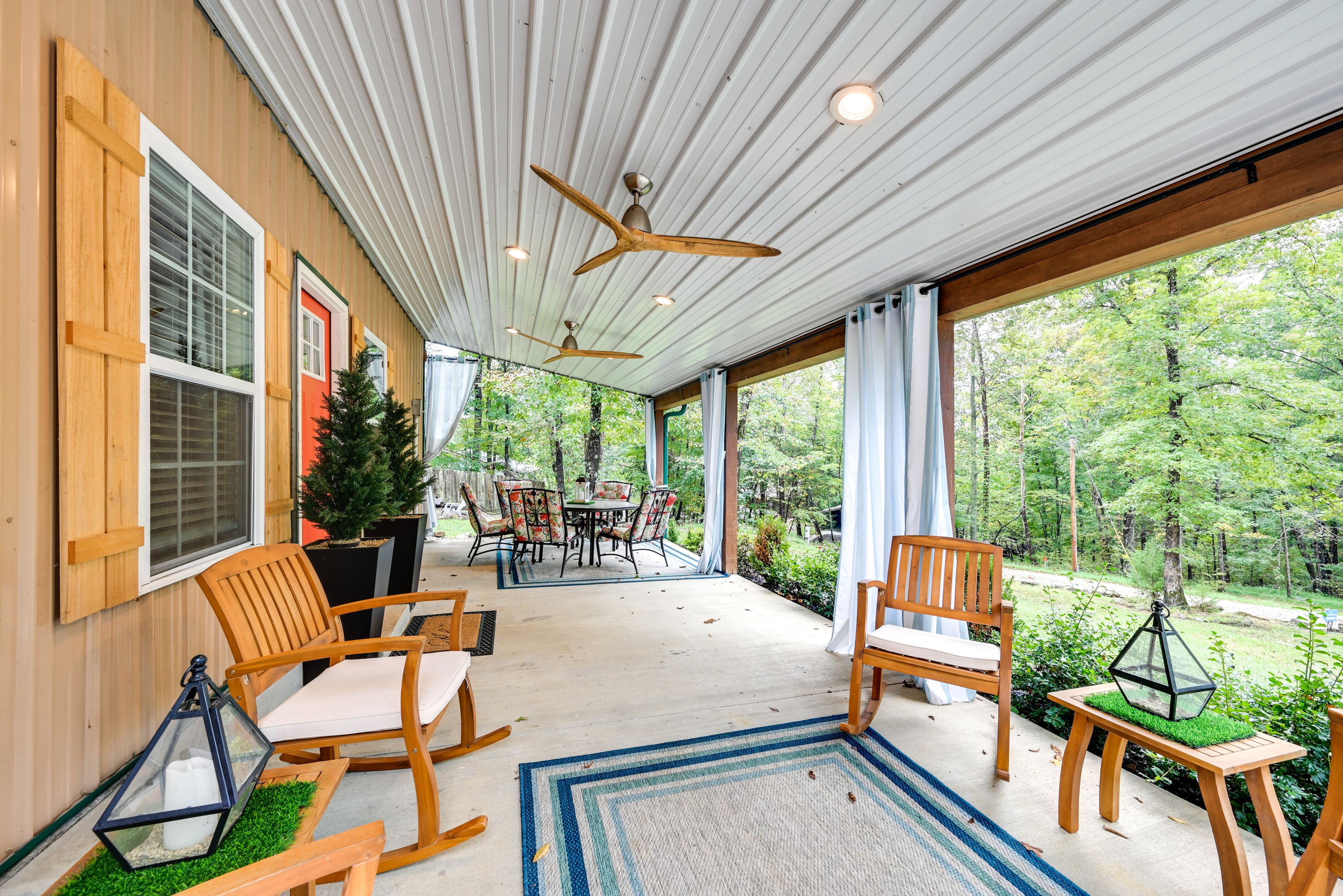 Covered Front Porch | Outdoor Dining Area