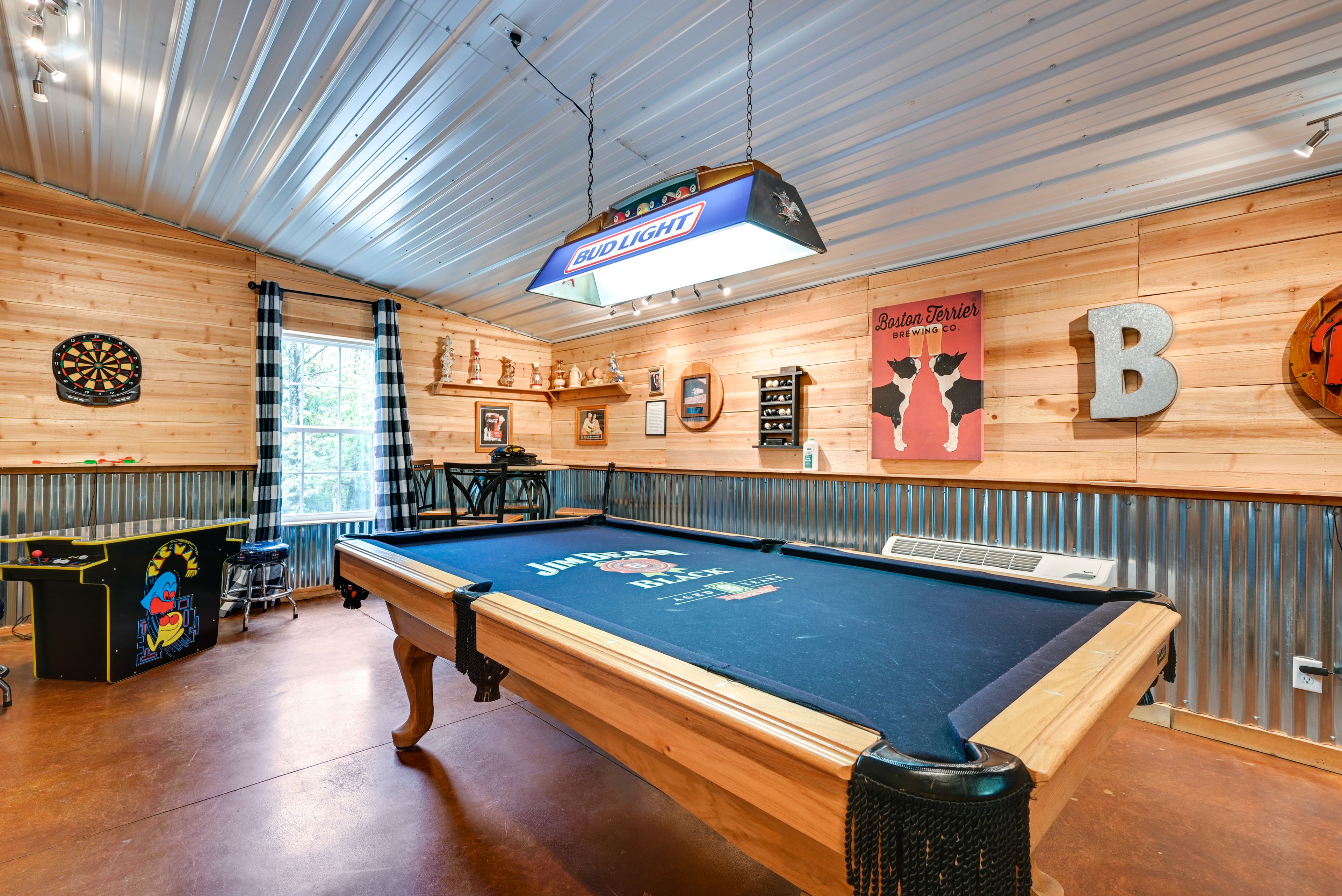 Game Room | Dart Board | Pool Table