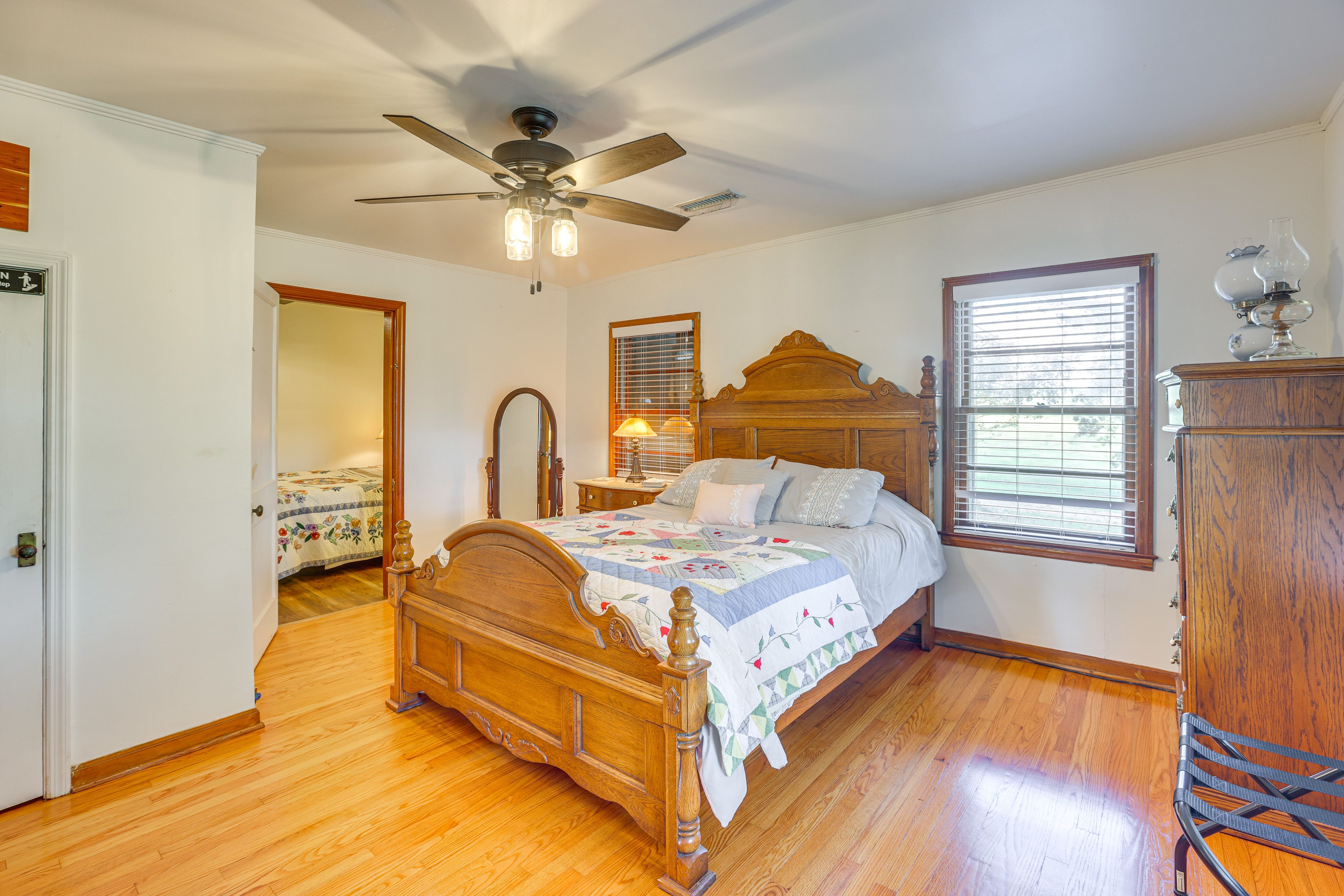Bedroom 2 | Queen Bed