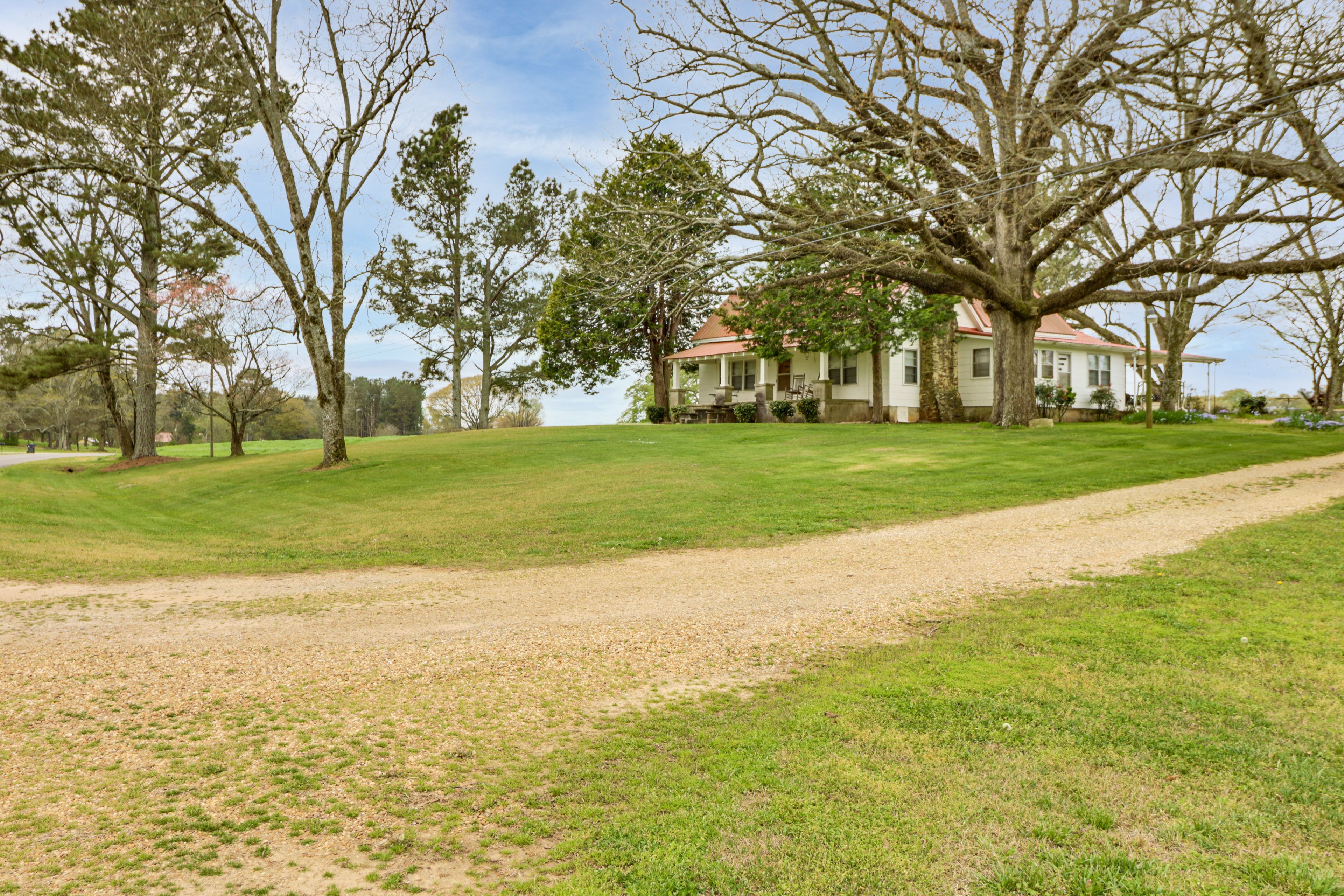 Parking | Driveway (6 Vehicles) | Trailer/Boat Parking