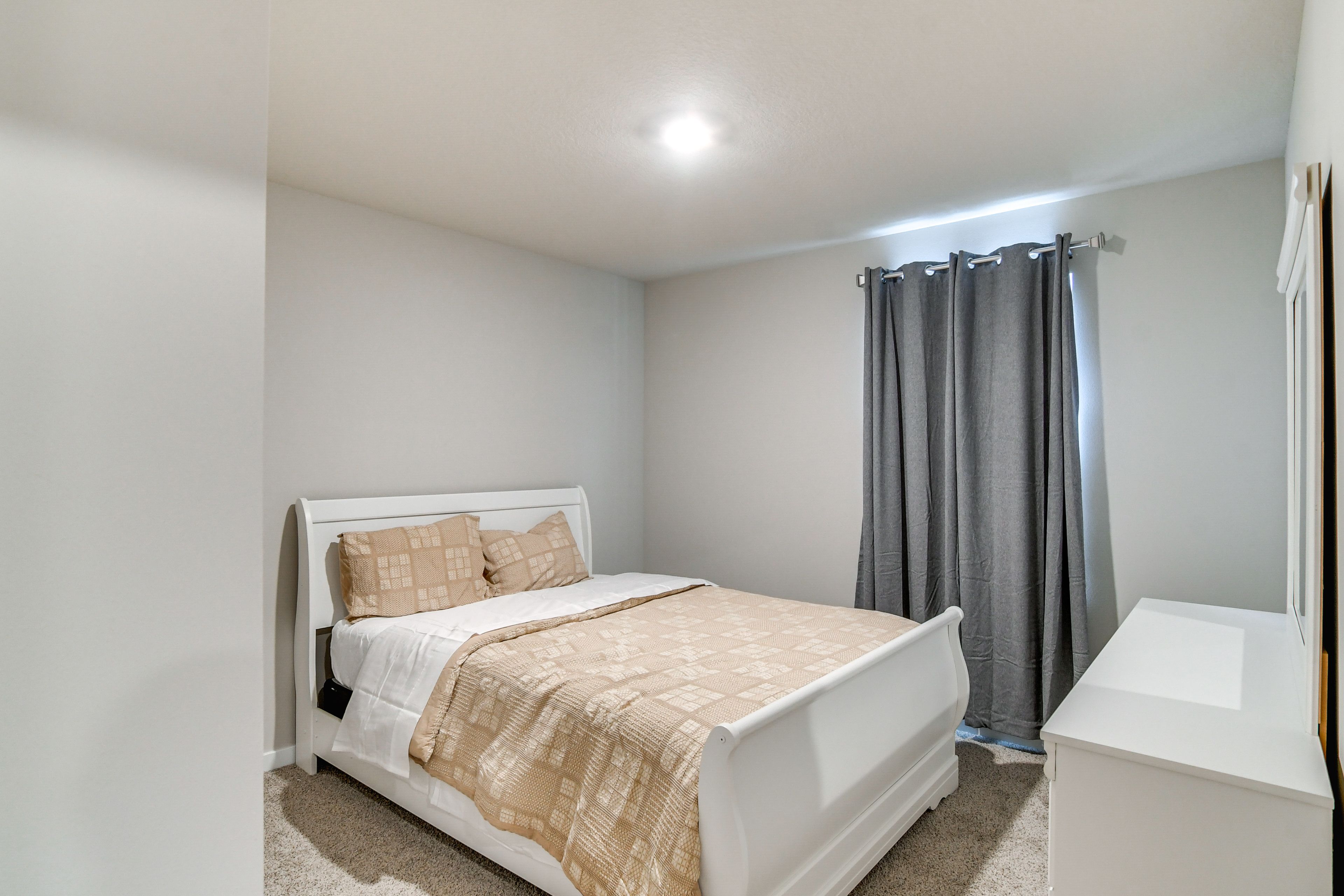 Bedroom 2 | 1st Floor | Queen Bed