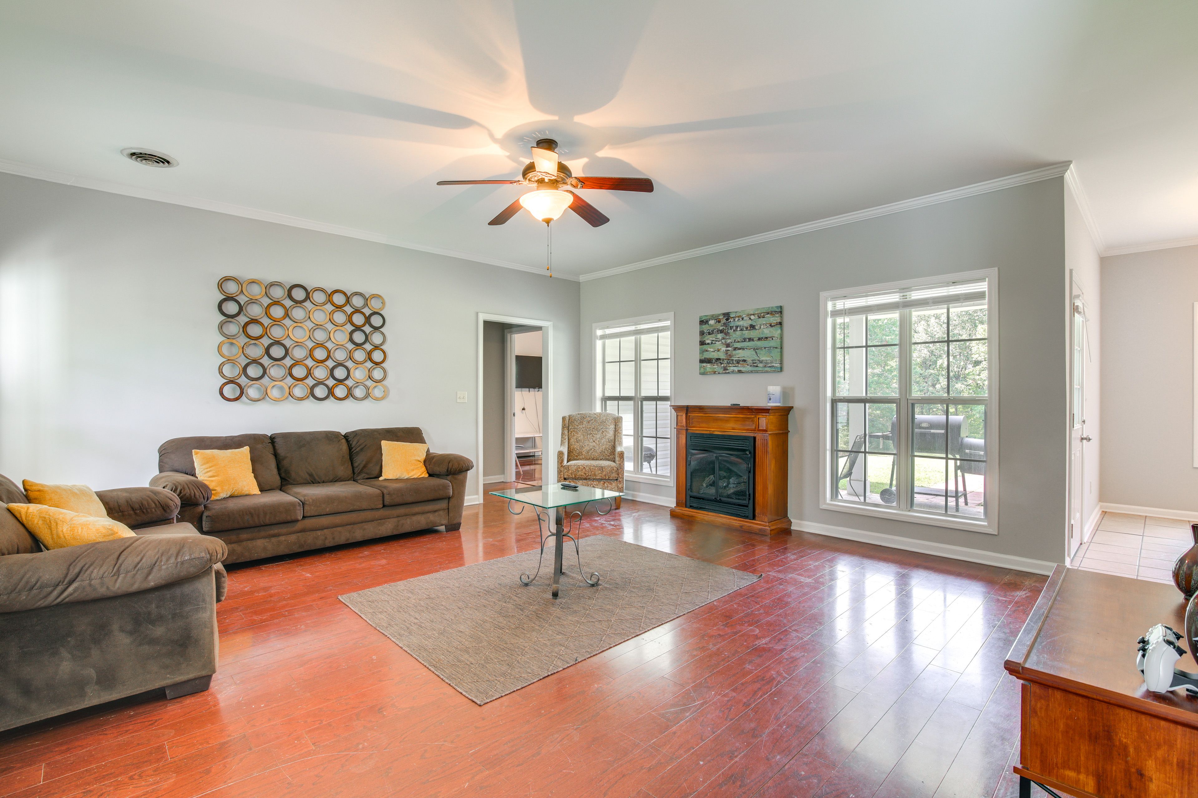 Living Room | Smart TV | Central A/C