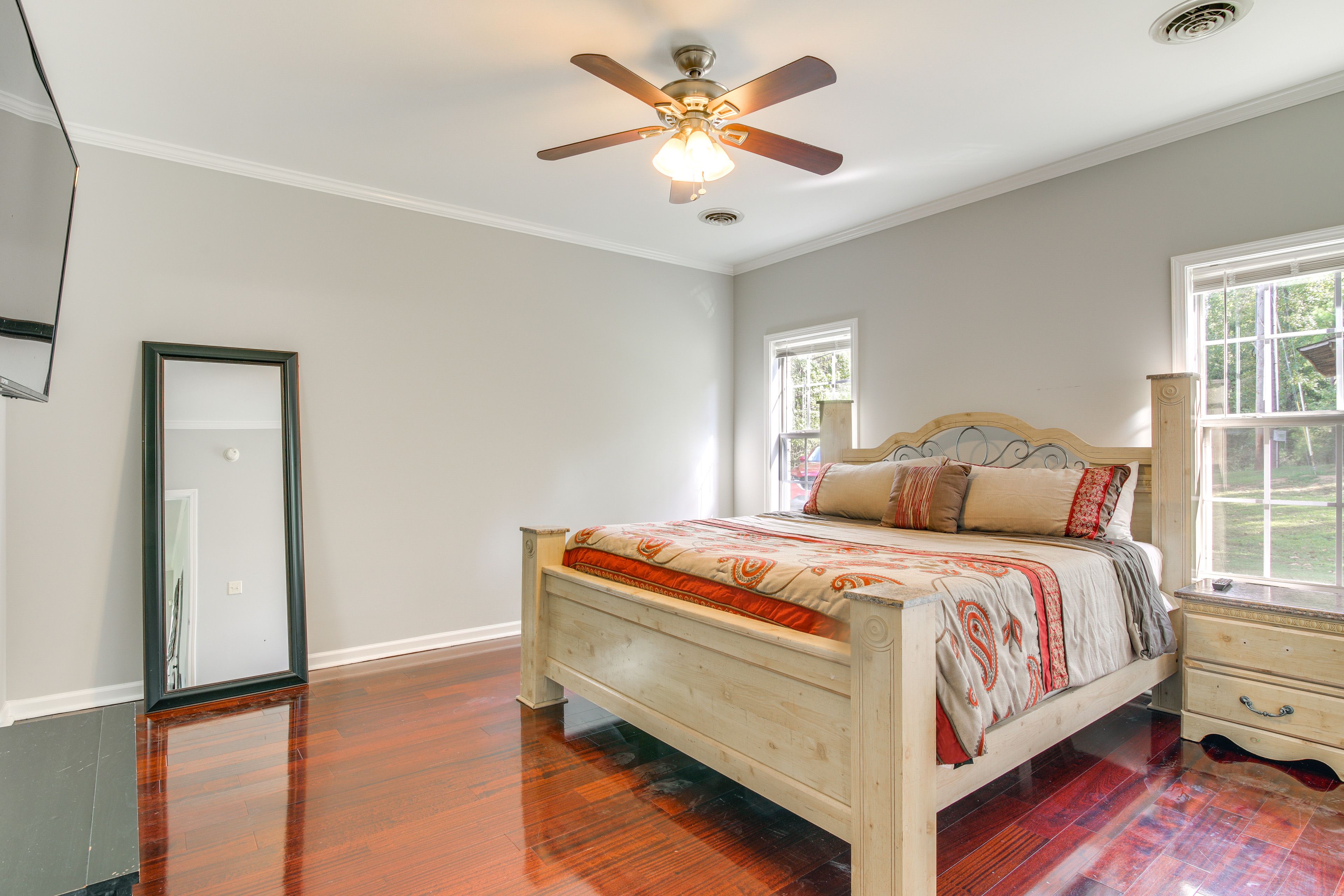 Bedroom 1 | King Bed