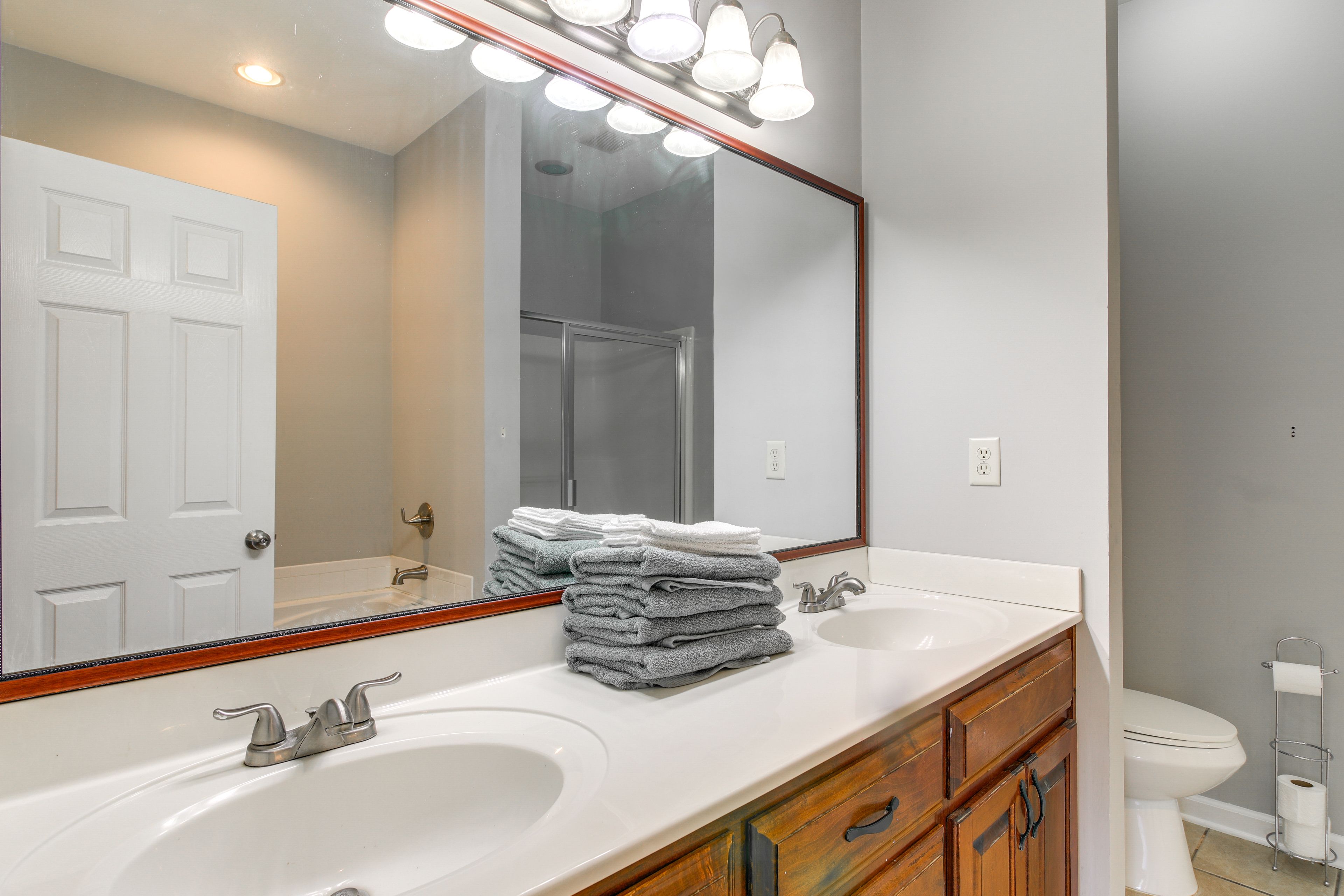 En-Suite Bathroom | Towels Provided
