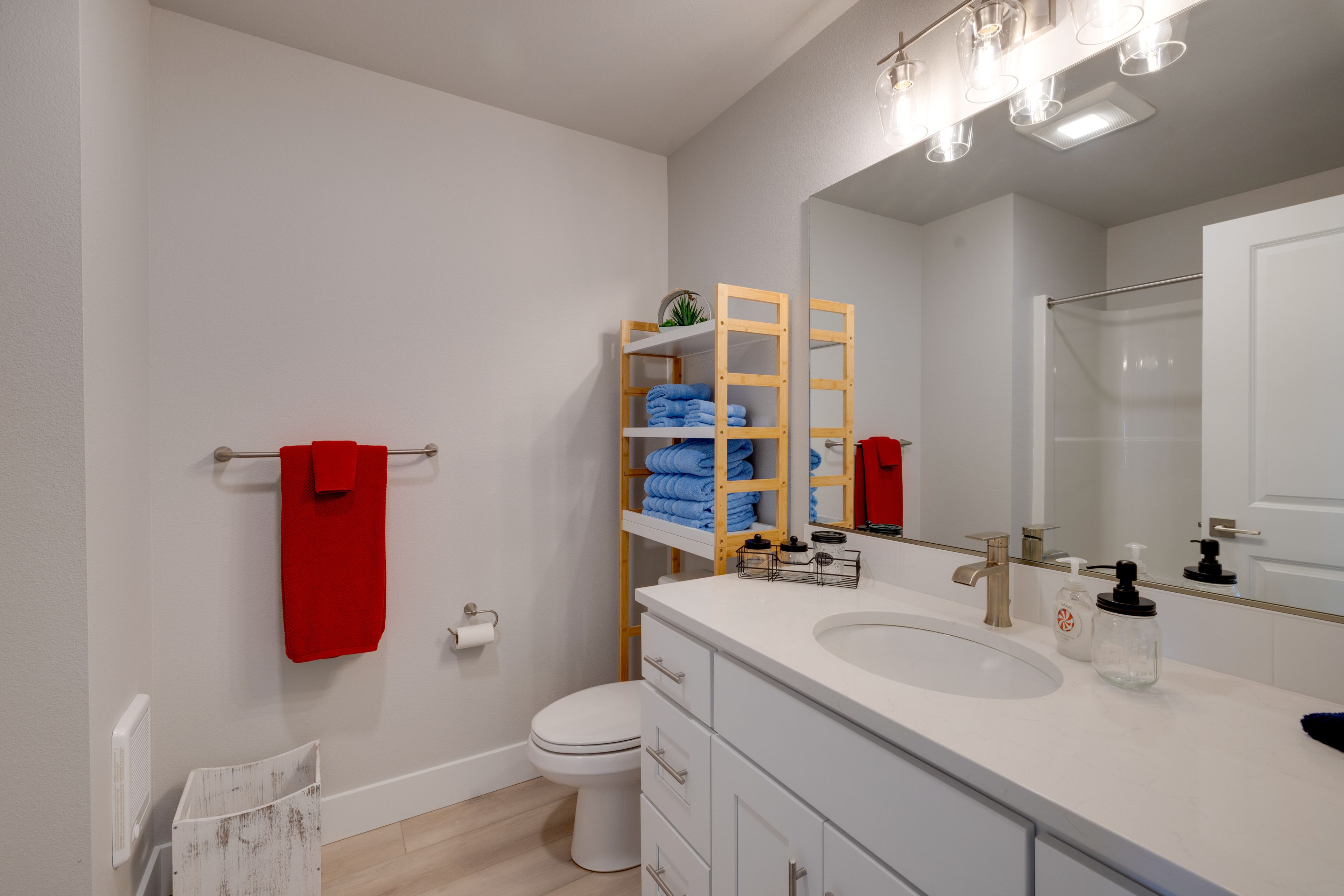 Full Bathroom | Towels Provided | 3rd Floor
