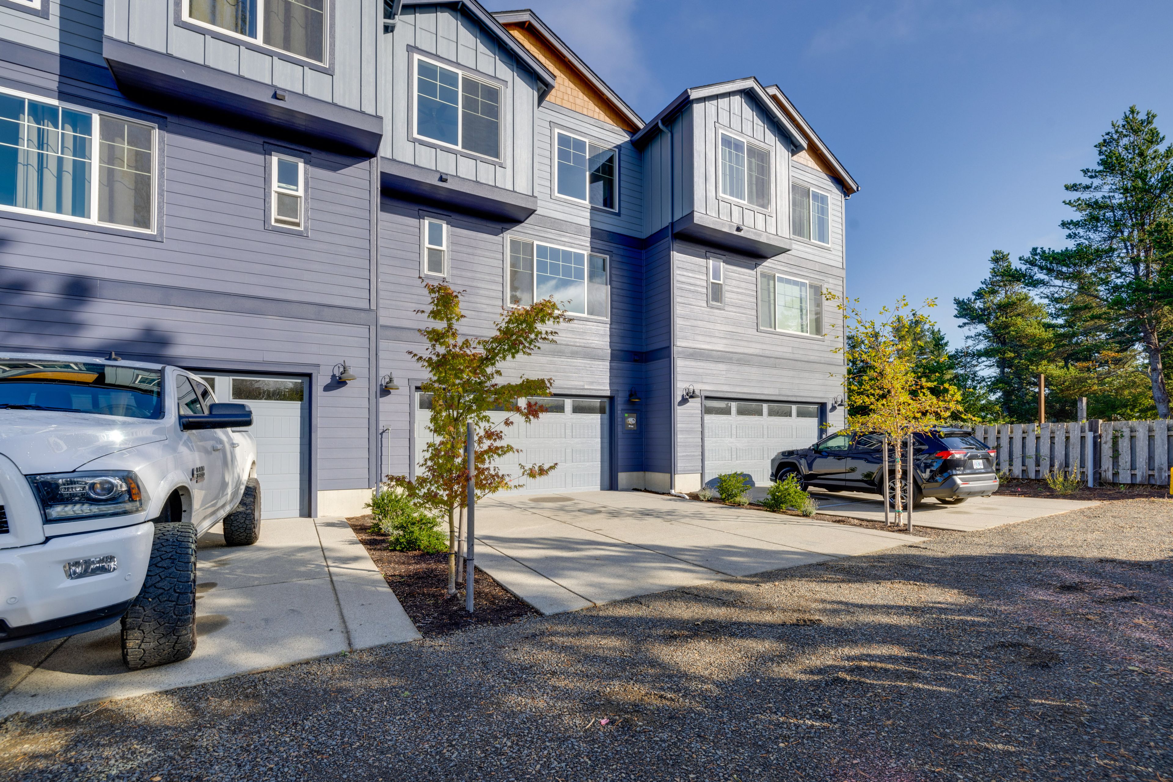 Parking | Garage (2 Vehicles) | Driveway (2 Vehicles)