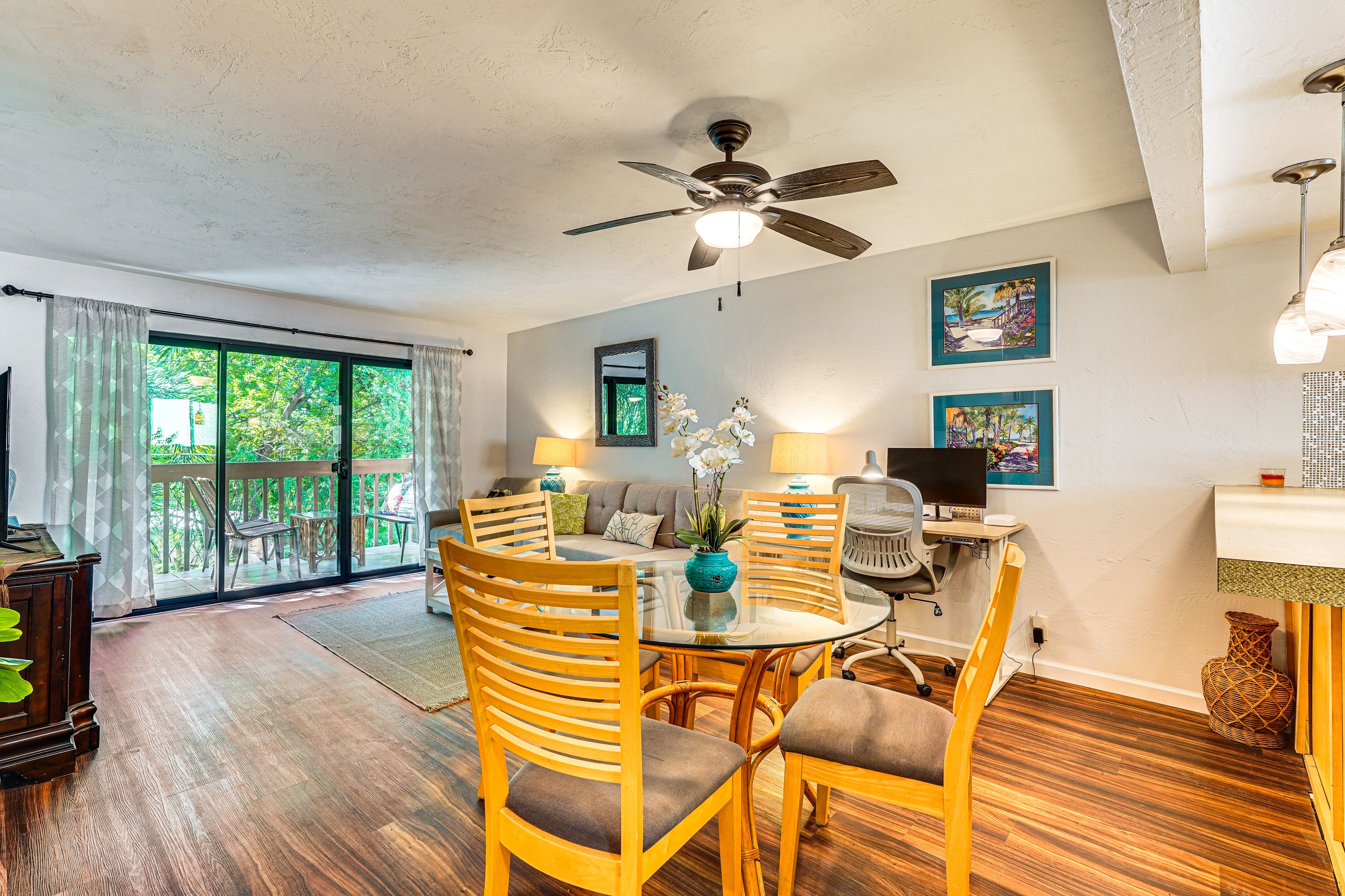 Dining Area | Dishware & Flatware Provided