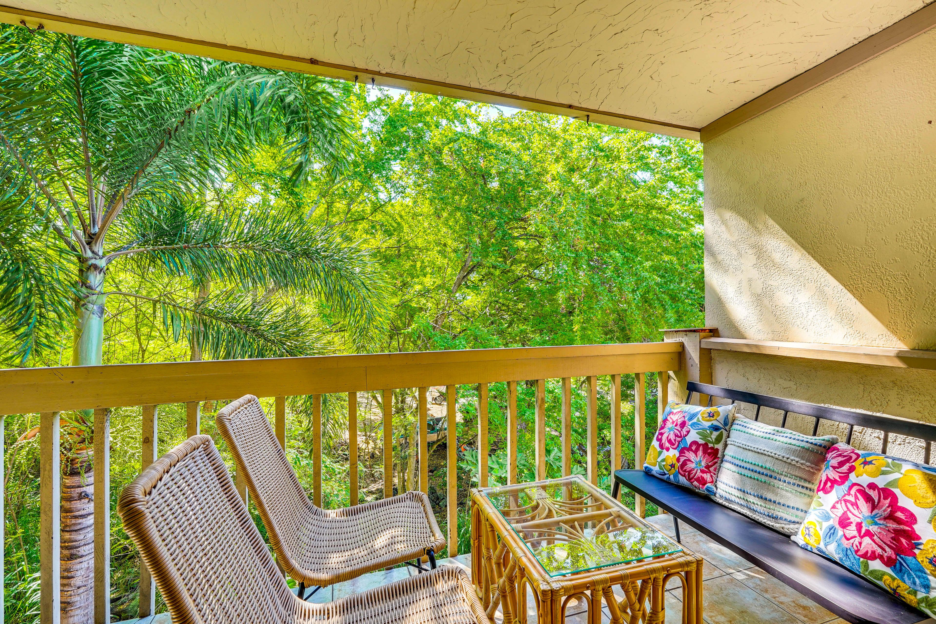 Lanai | Outdoor Seating