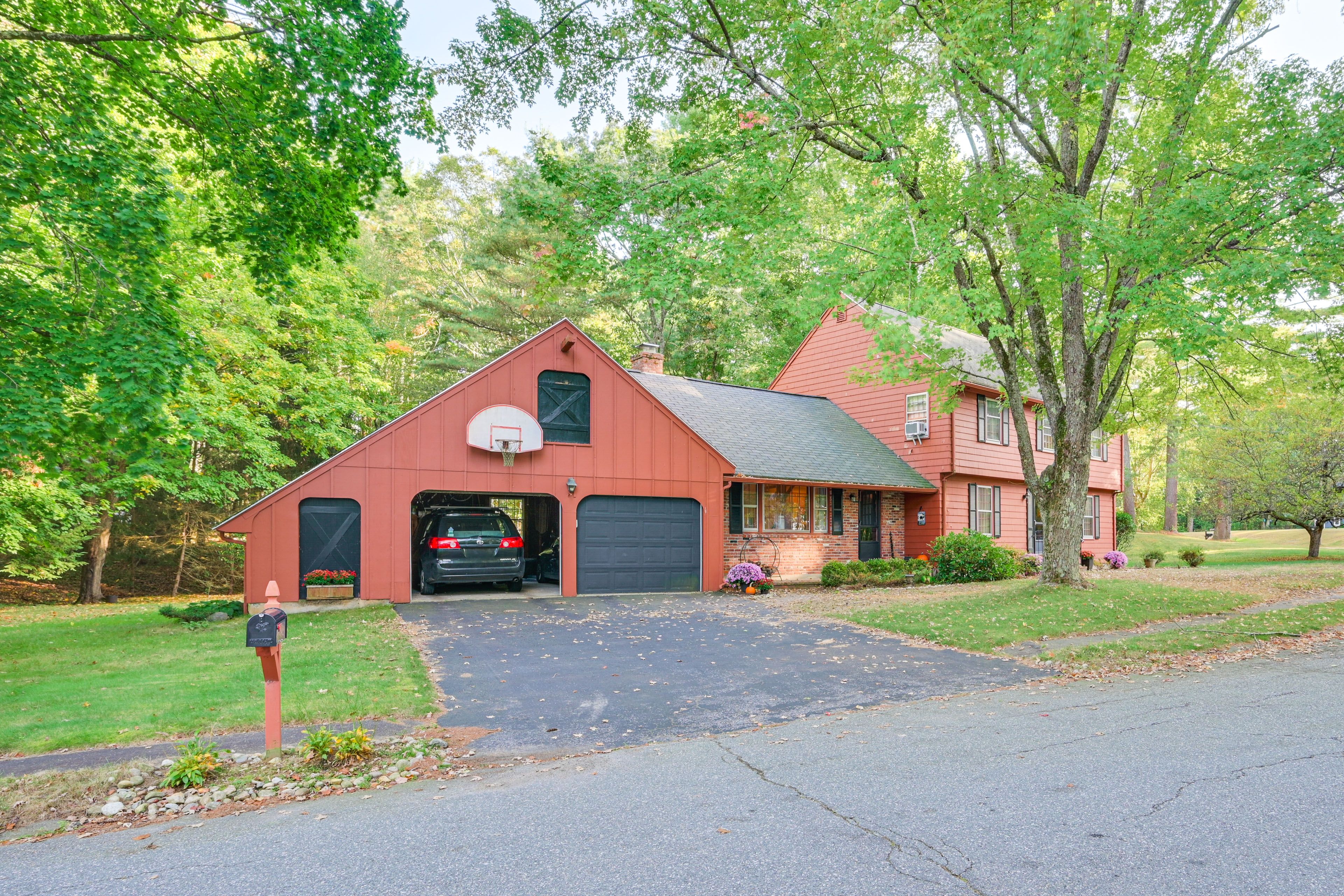 Parking | Driveway (4 Vehicles)