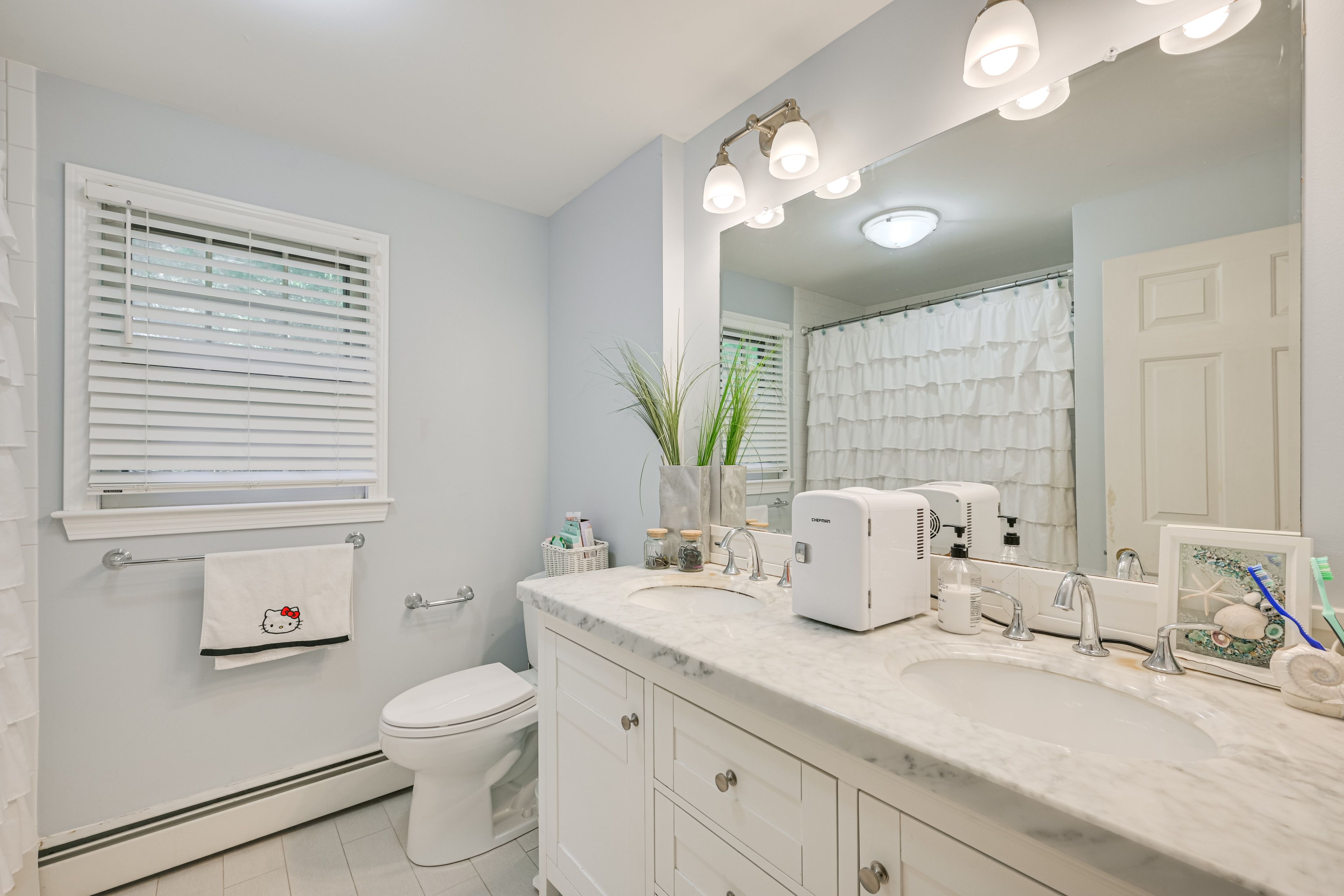 Full Bathroom | 2nd Floor