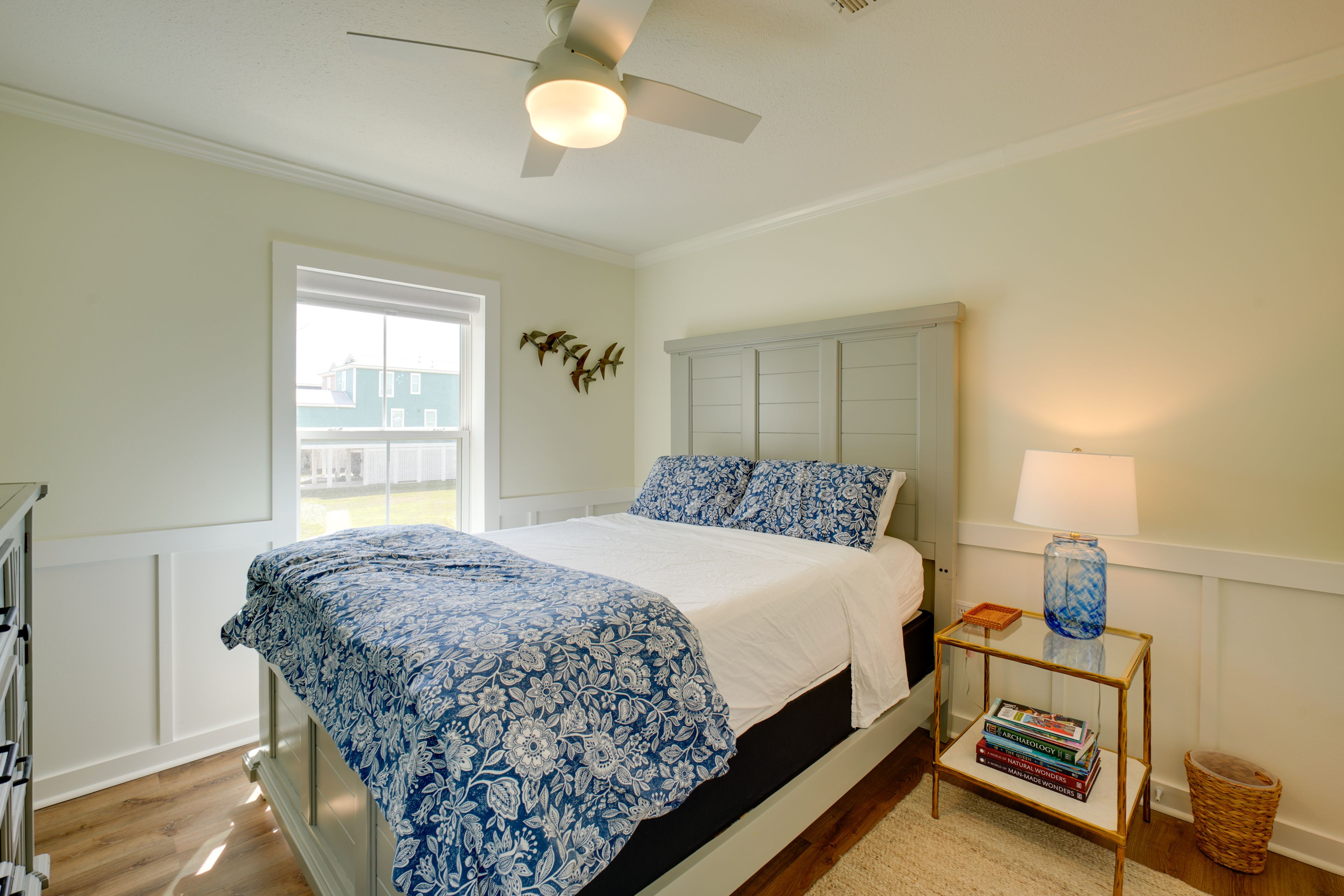 Bedroom 1 | Main Level | Queen Bed