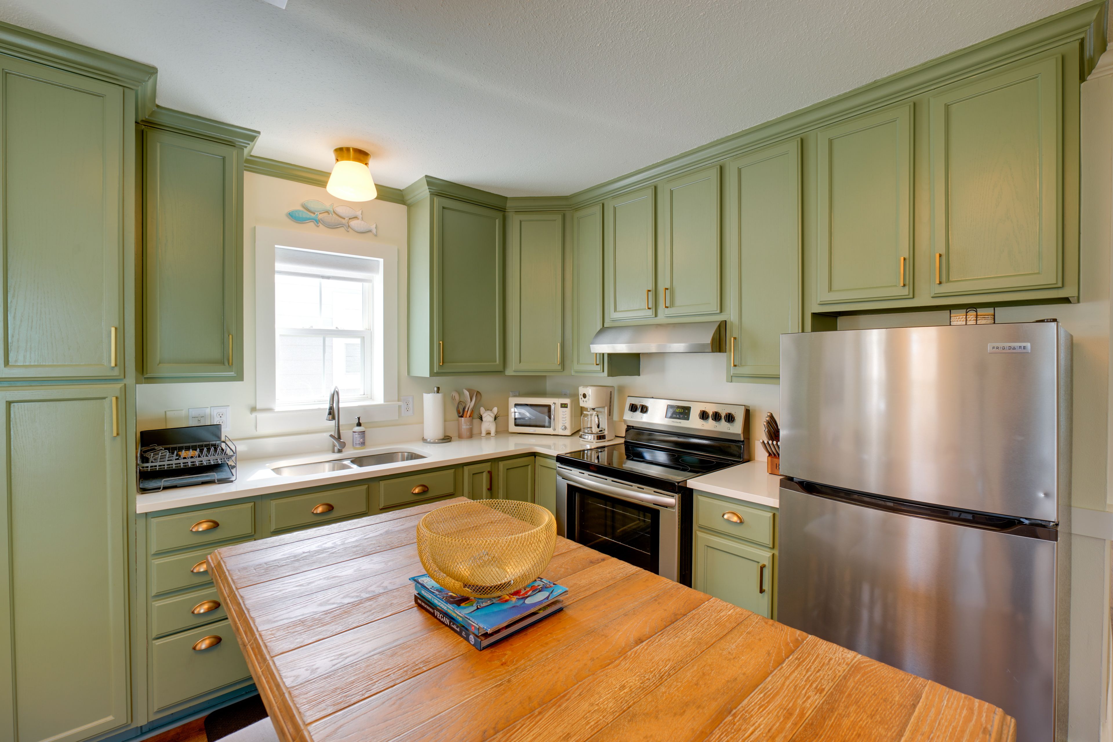 Kitchen | Main Level | Cooking Basics | Blender | Toaster | Drip Coffee Maker