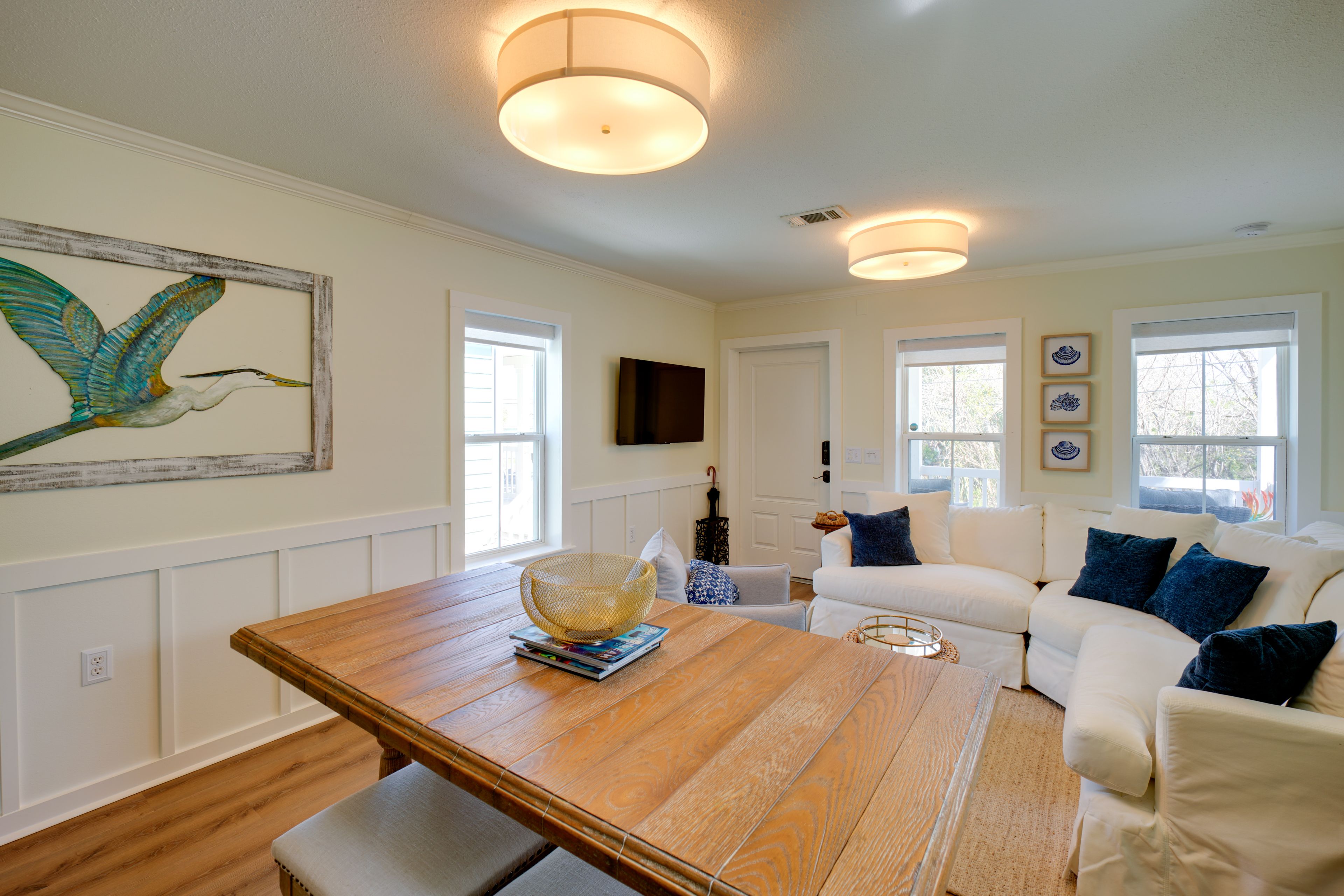 Living Room | Main Level | Smart TV | Books