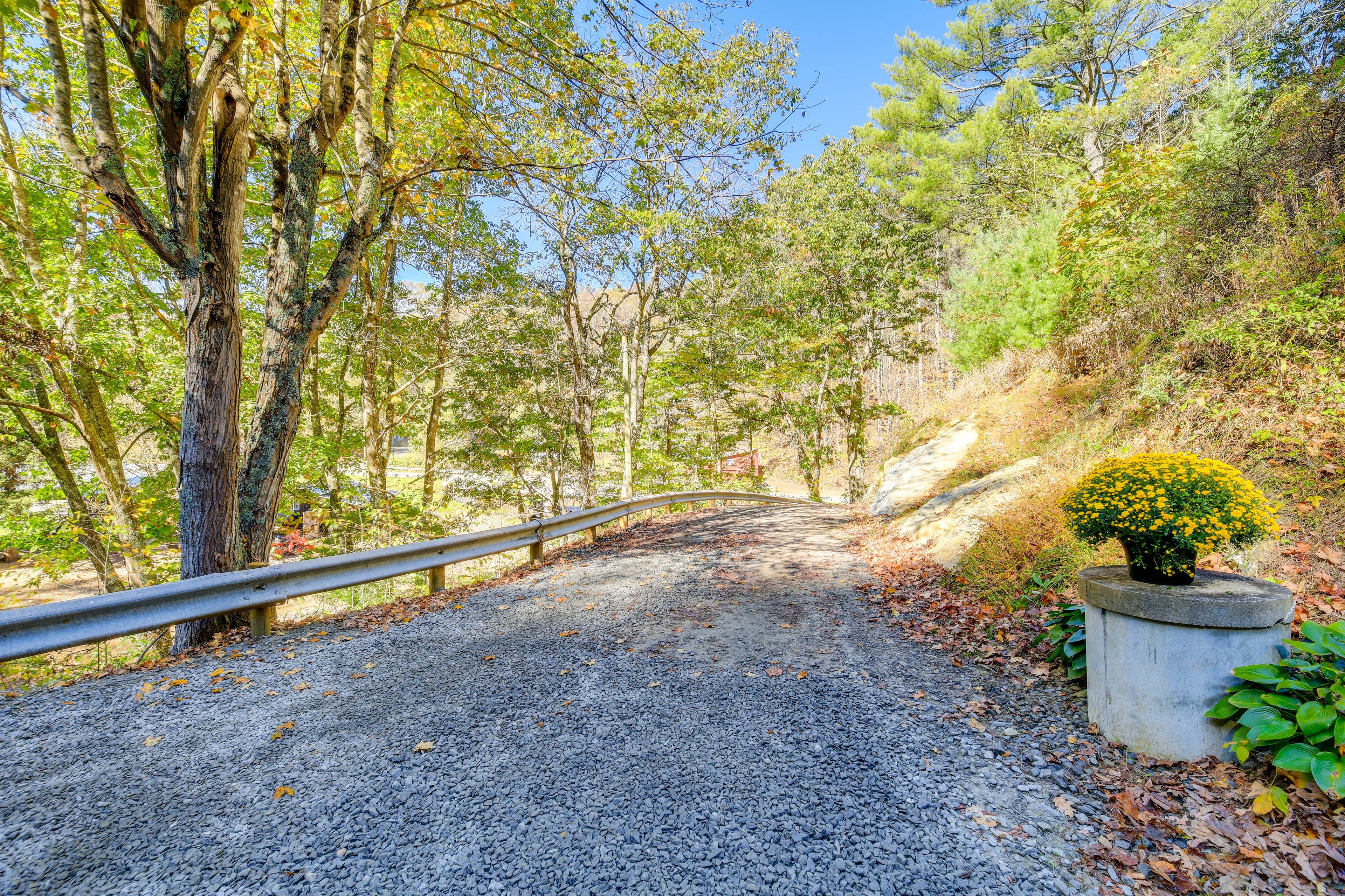 Parking | Driveway | 3 Vehicles