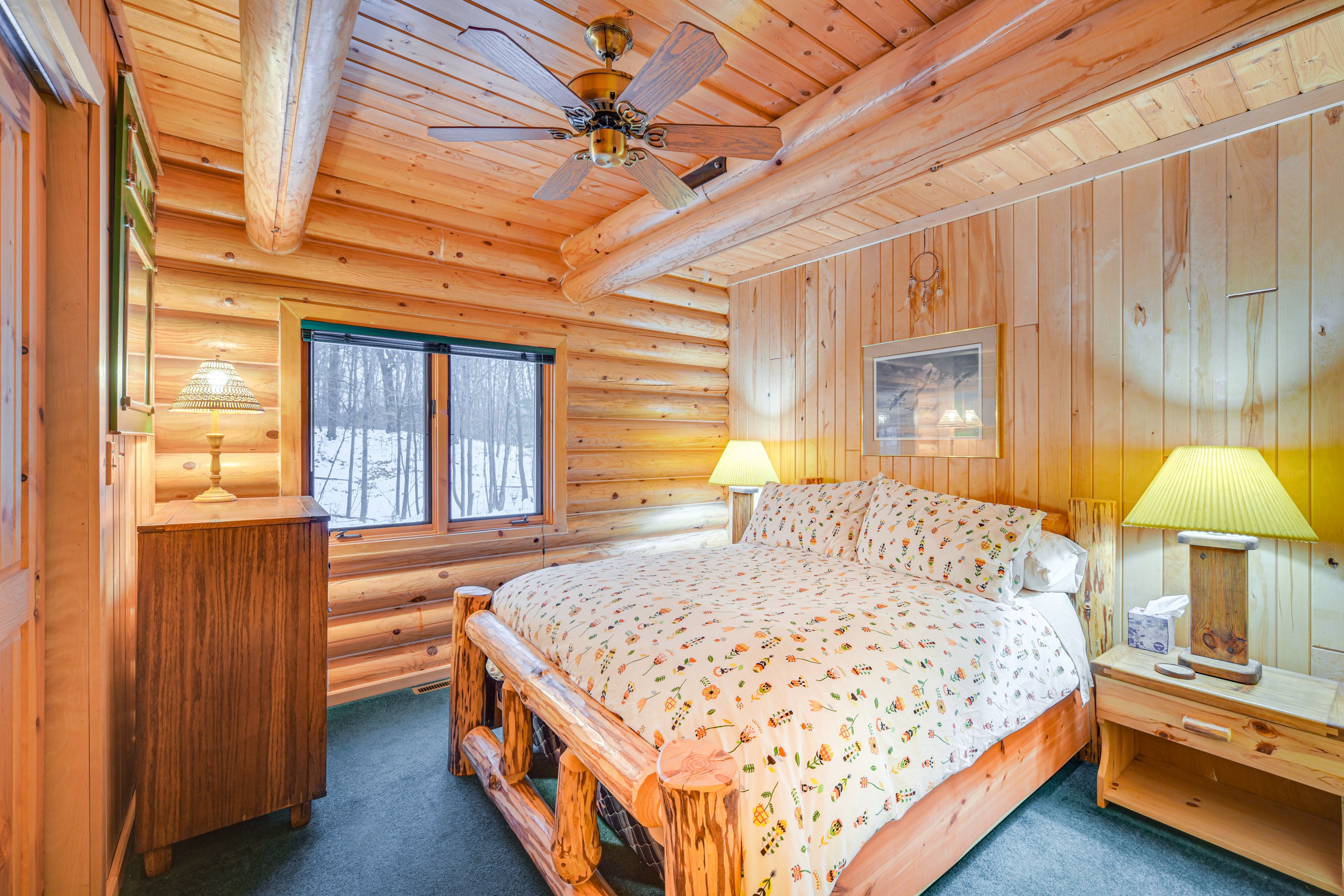 Bedroom 2 | Queen Bed | 1st Floor