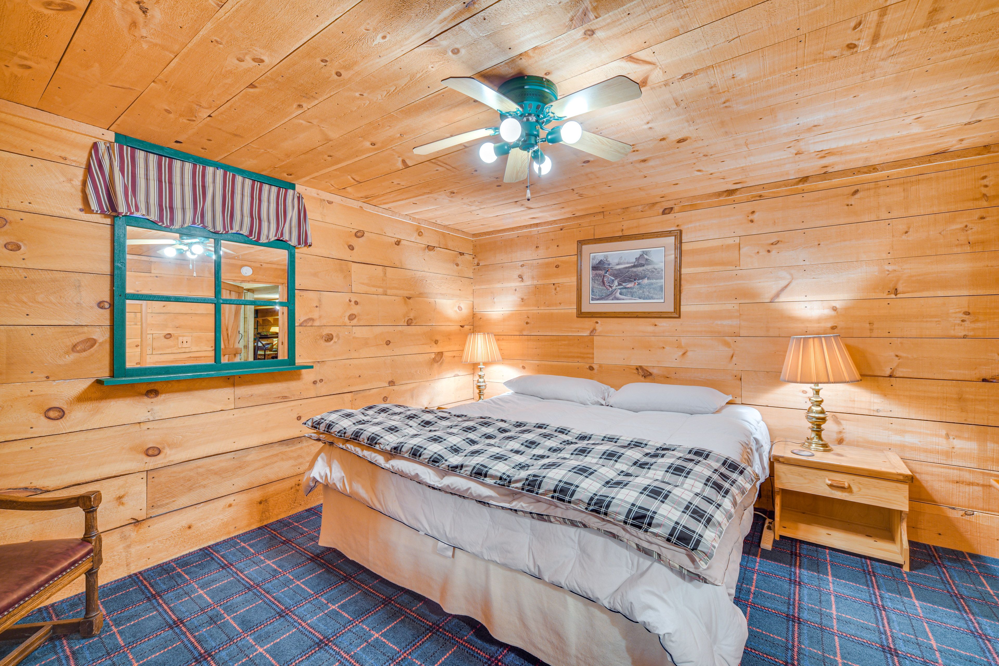 Bonus Room | King Bed | Basement