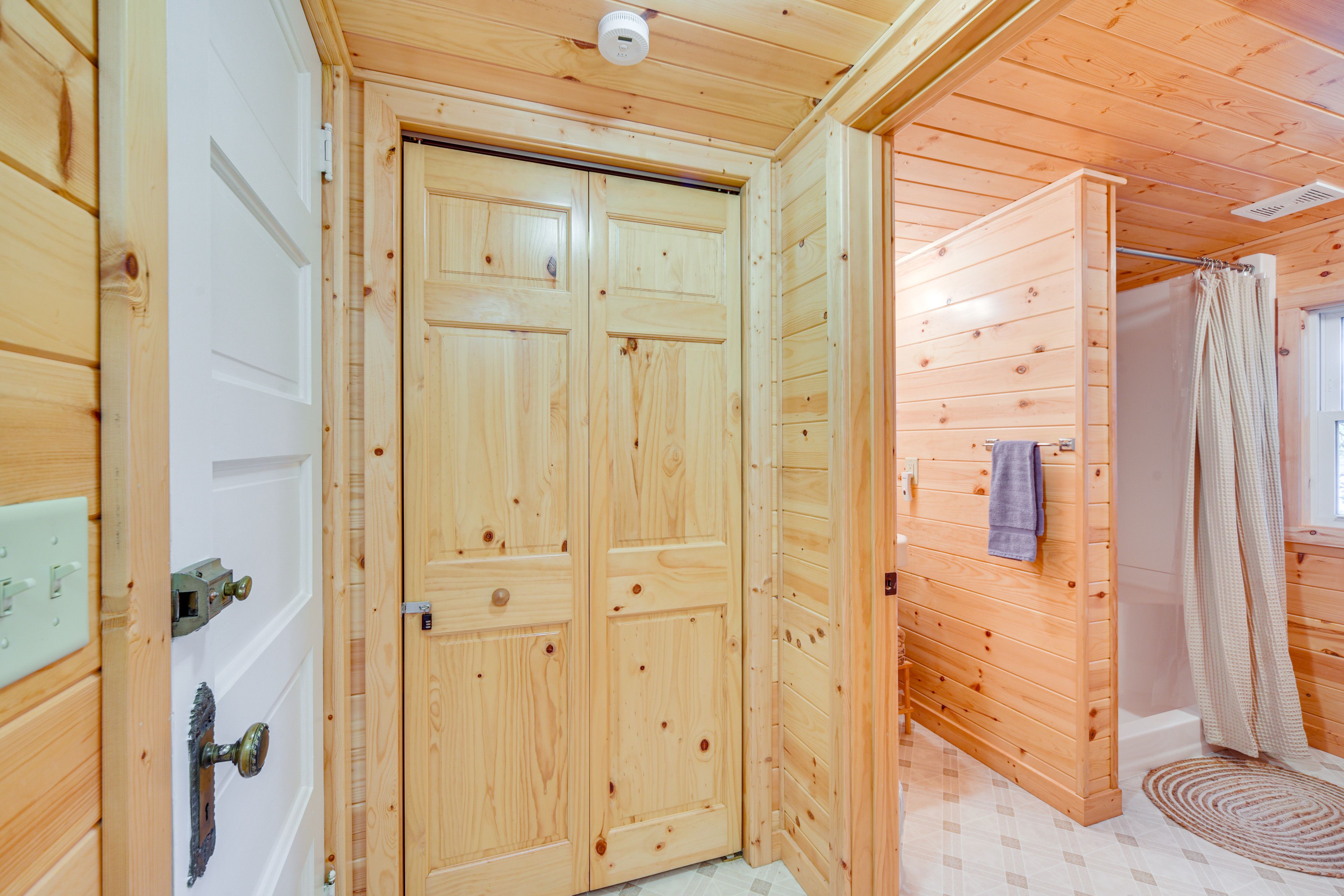 Full Bathroom | Complimentary Toiletries