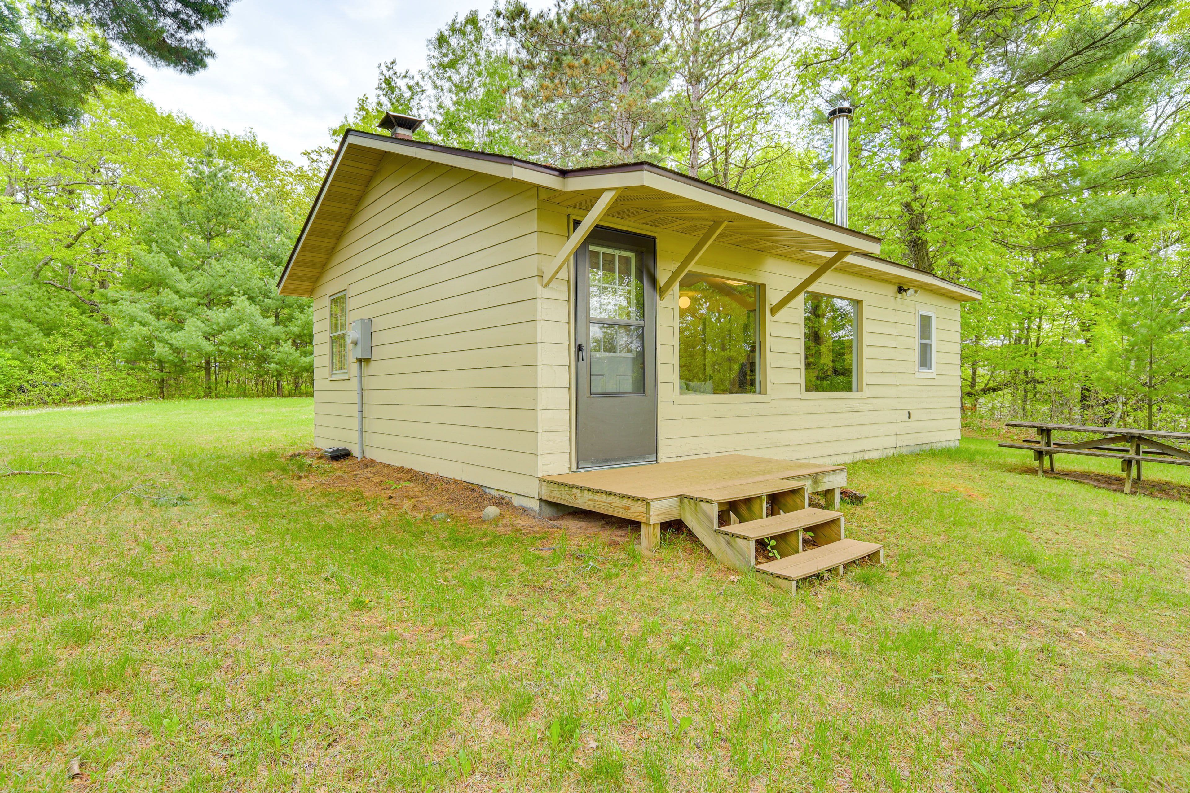 Property Exterior | Parking in Front Yard (3 Vehicles)