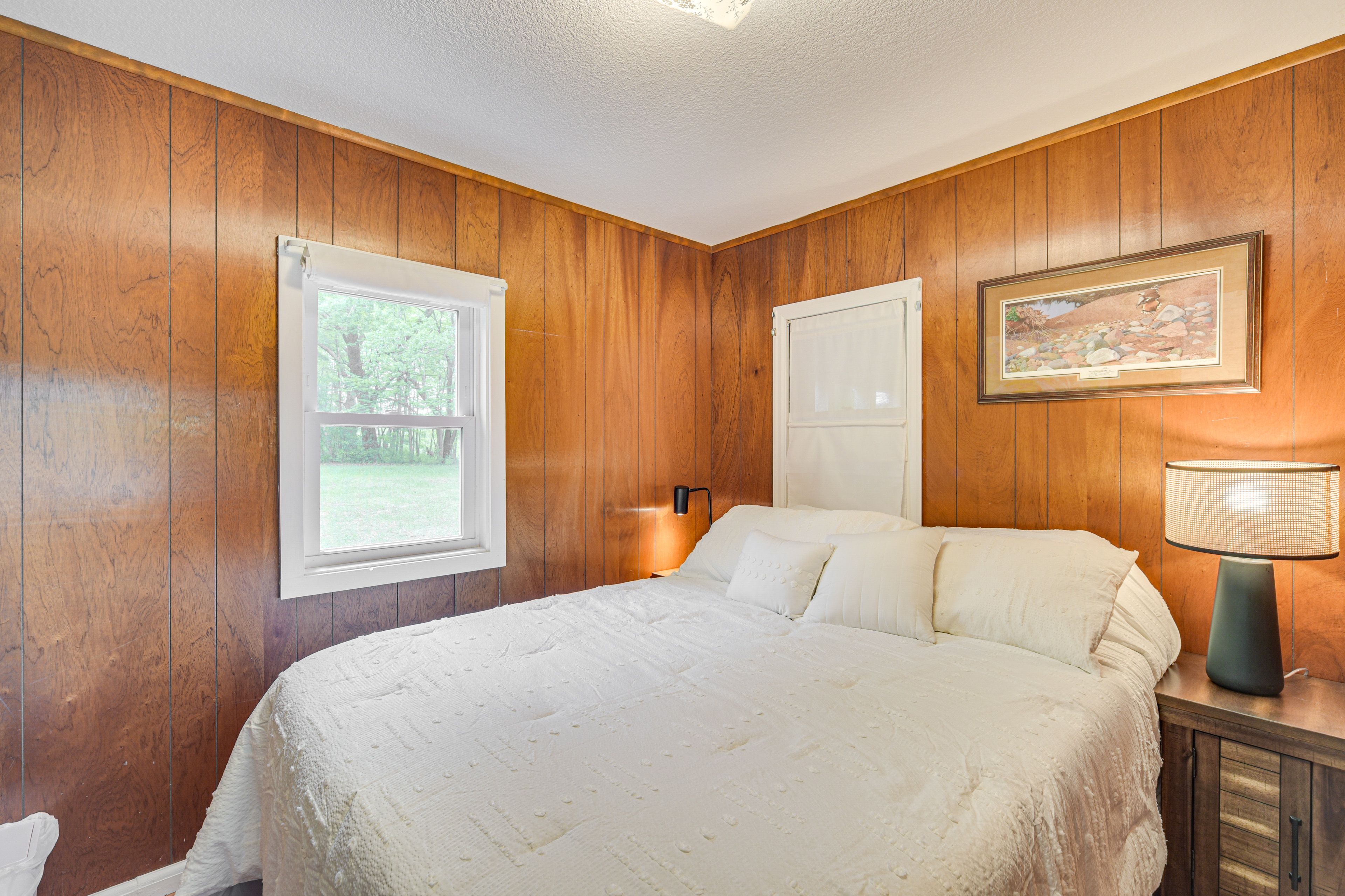 Bedroom | Queen Bed