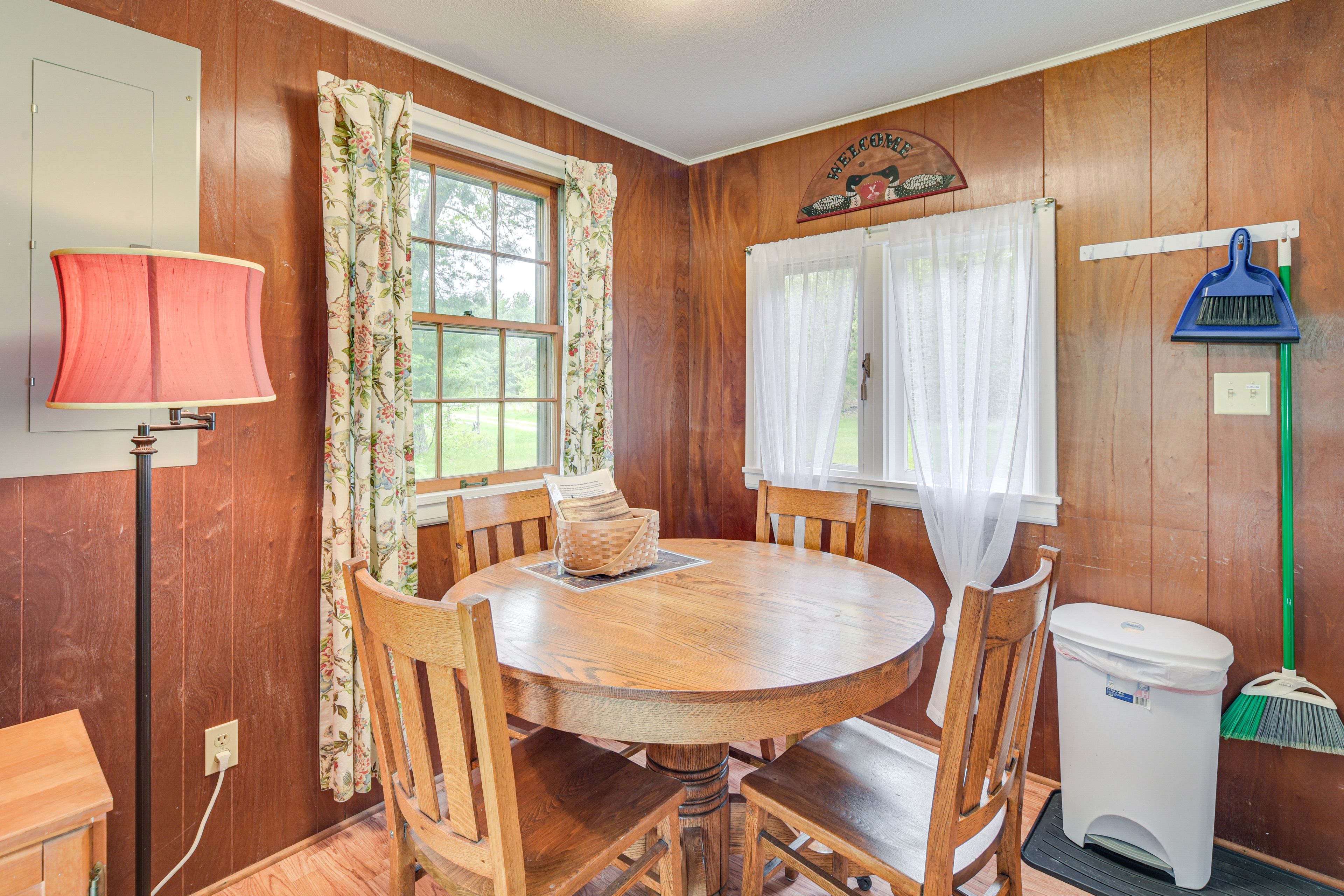 Dining Area | Dishware & Flatware Provided