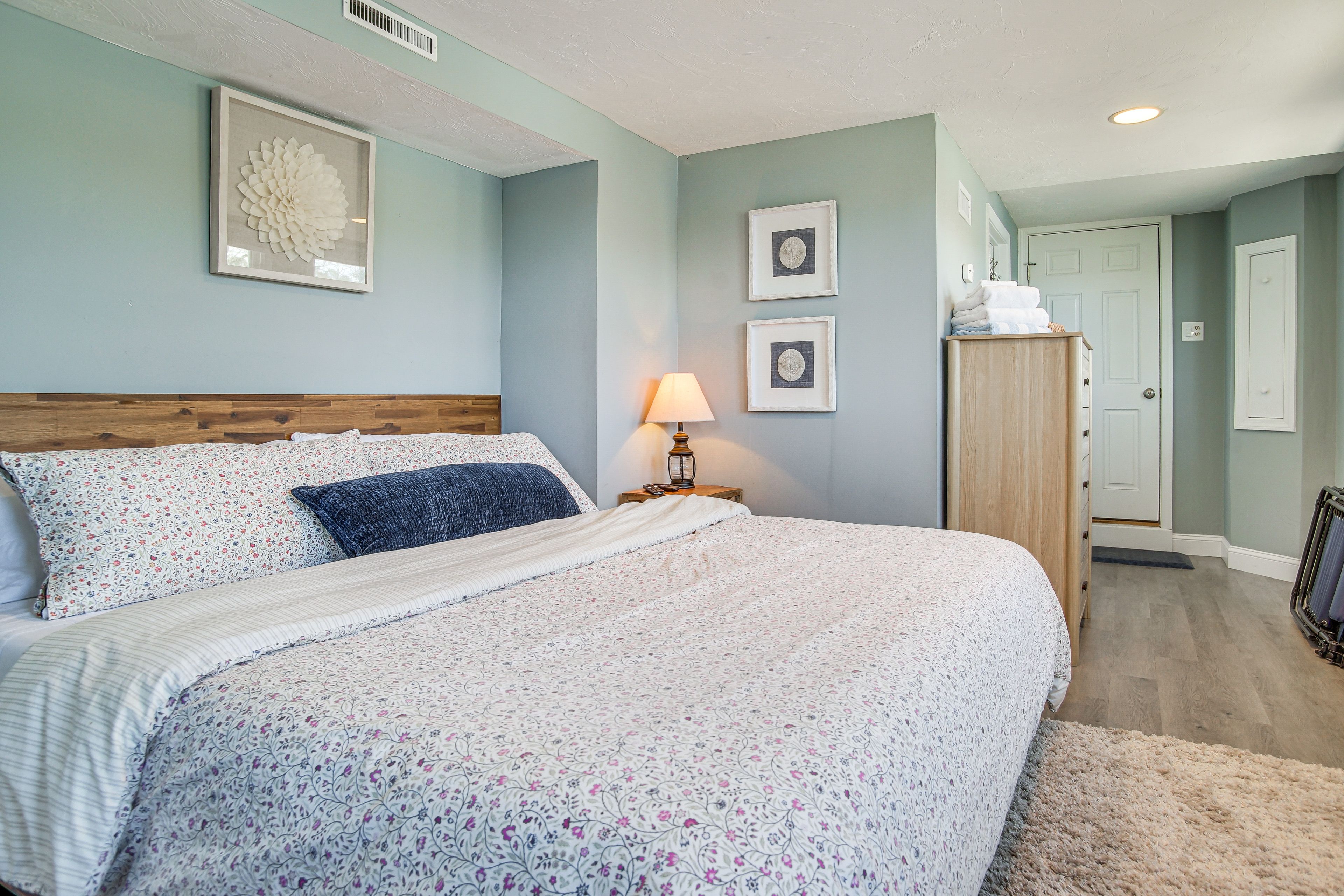 Bedroom 2 | King Bed | Ground Floor