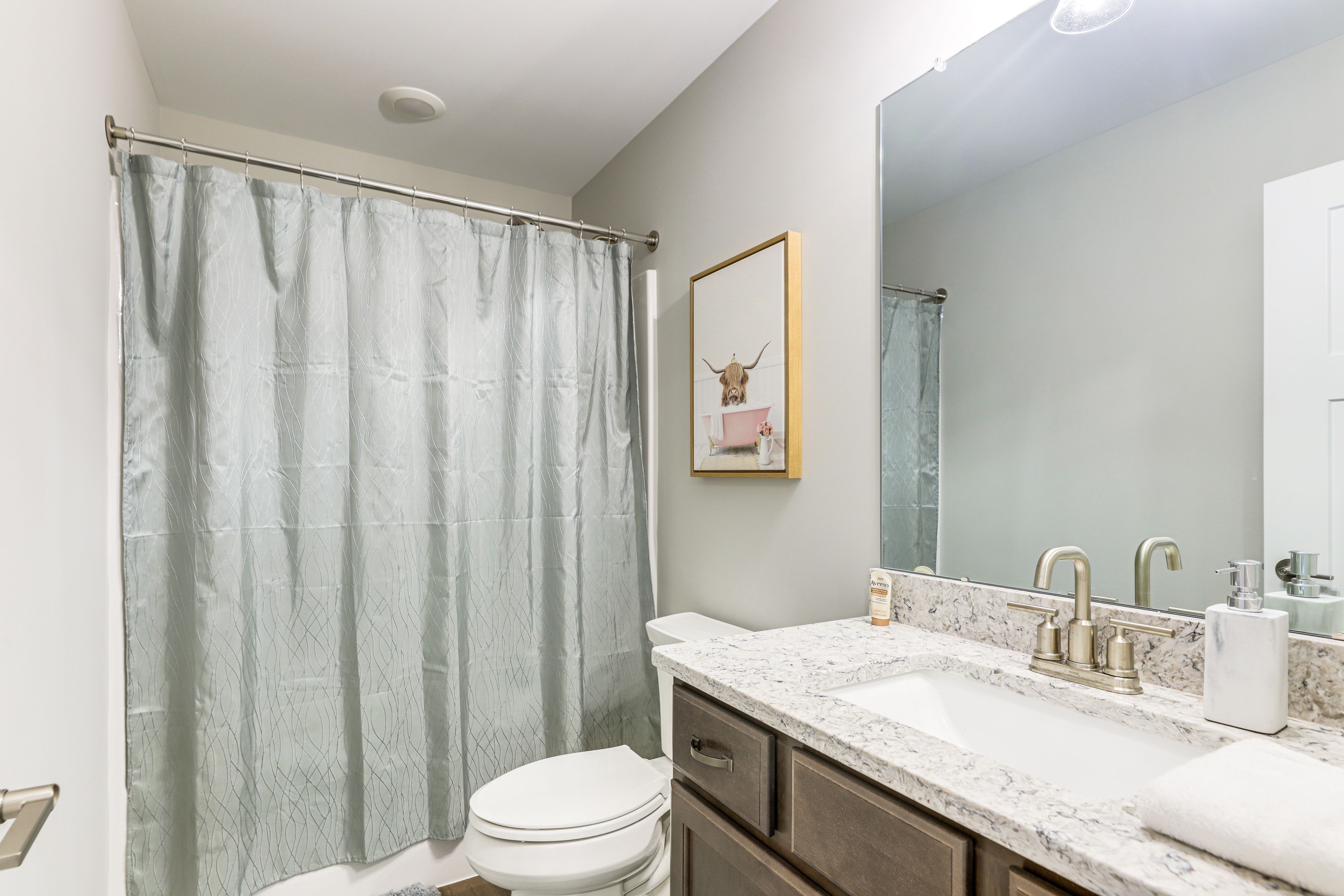 Full Bathroom | 2nd Floor