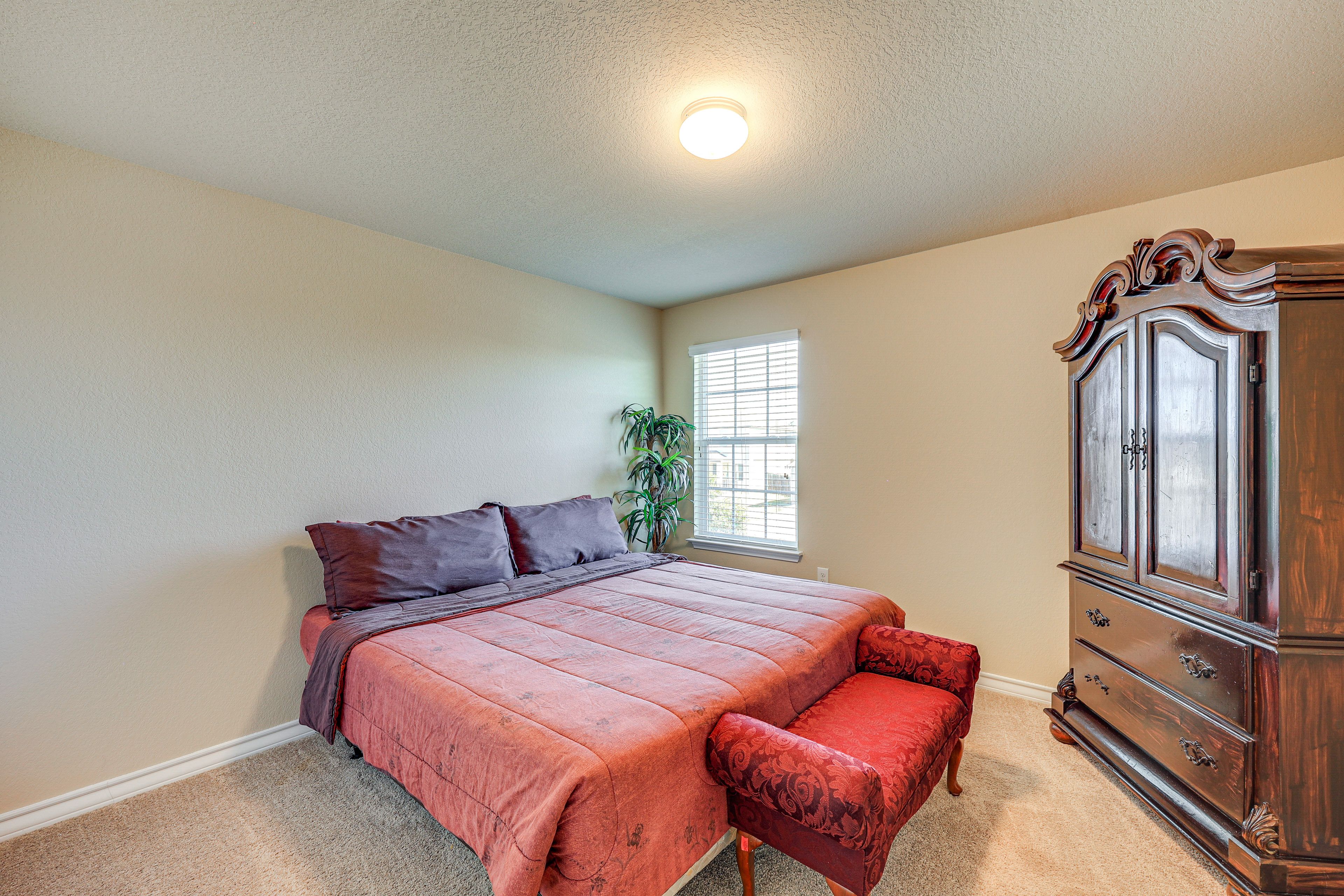 Bedroom 2 | 2nd Floor | King Bed