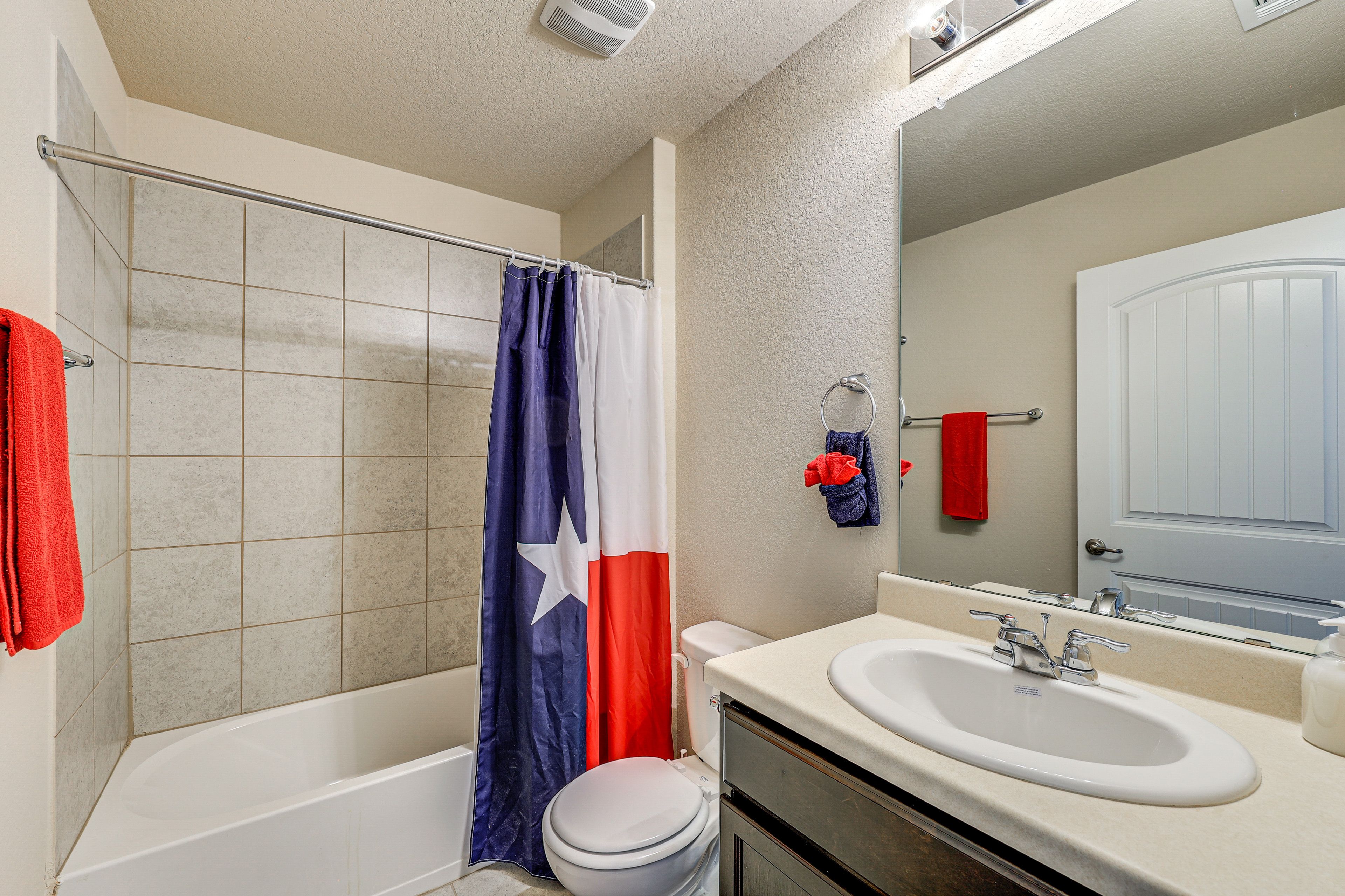 Full Bathroom | 2nd Floor