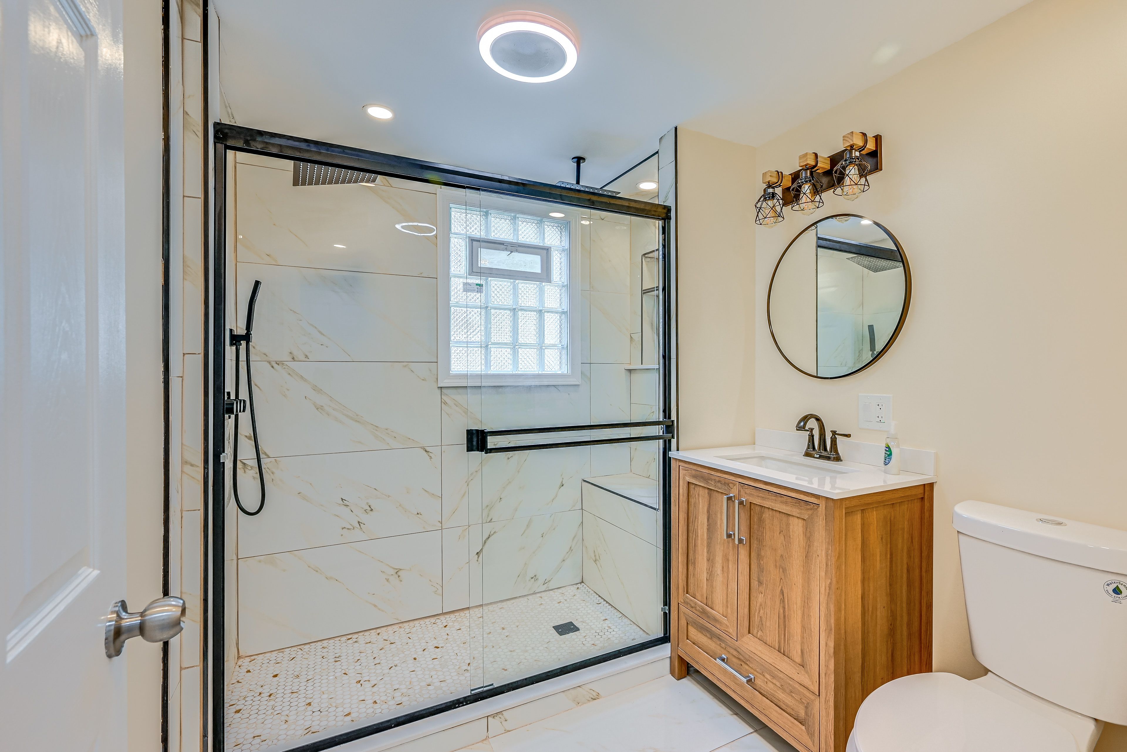 Full Bathroom | 1st Floor | Complimentary Toiletries | Towels Provided