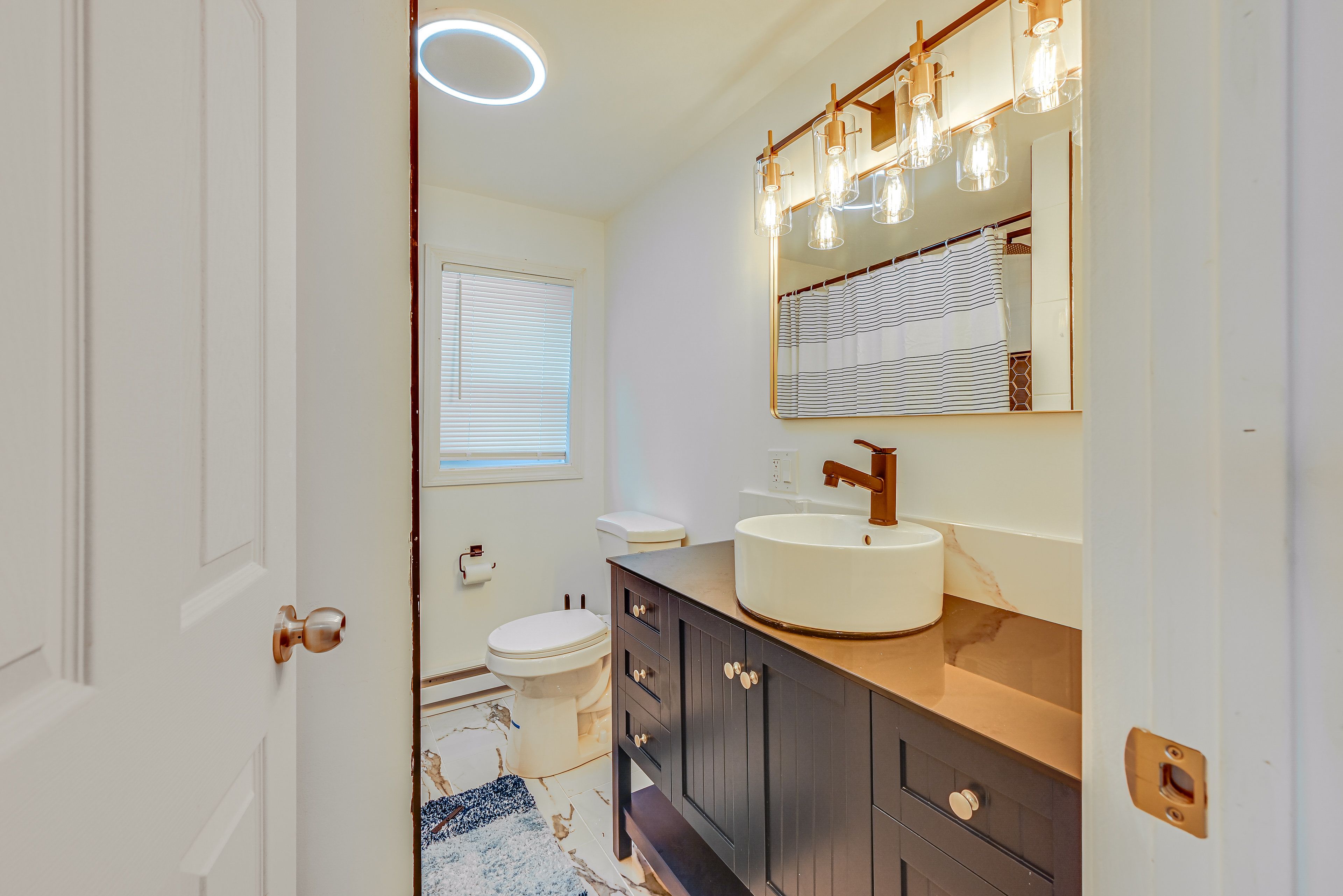 Full Bathroom | 2nd Floor