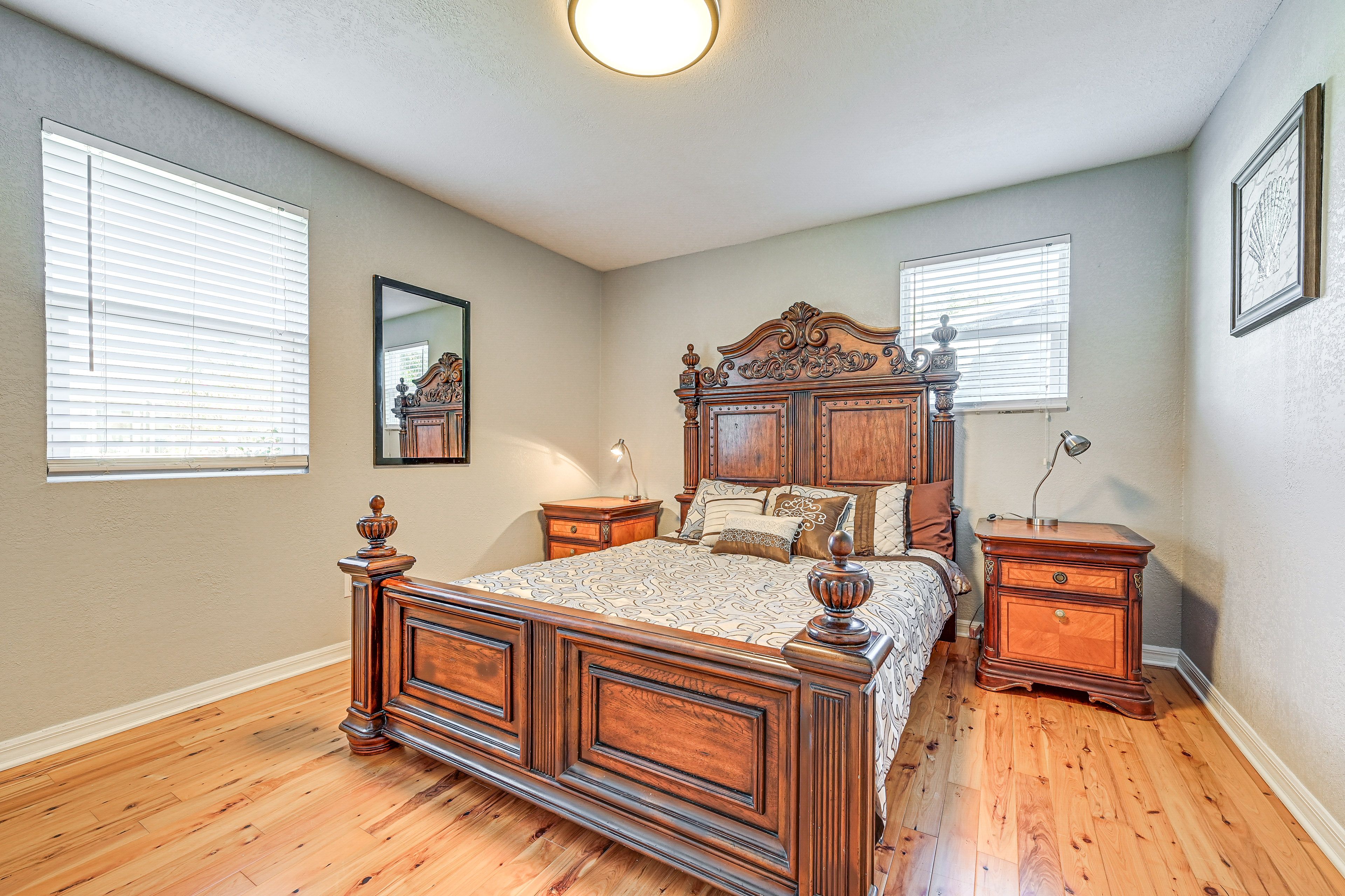 Bedroom 2 | Queen Bed | Smart TV