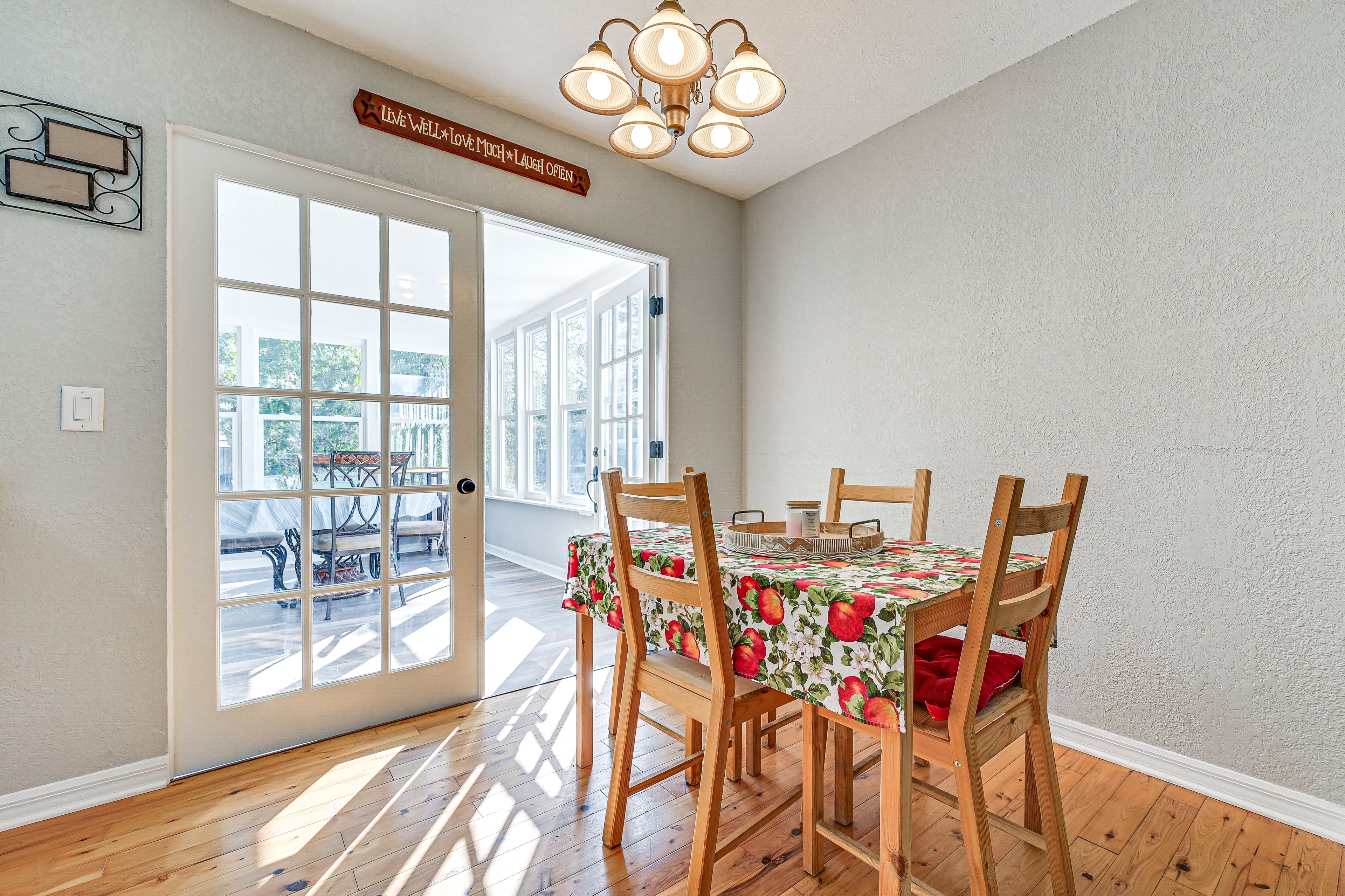 Dining Area | Dishware & Flatware Provided