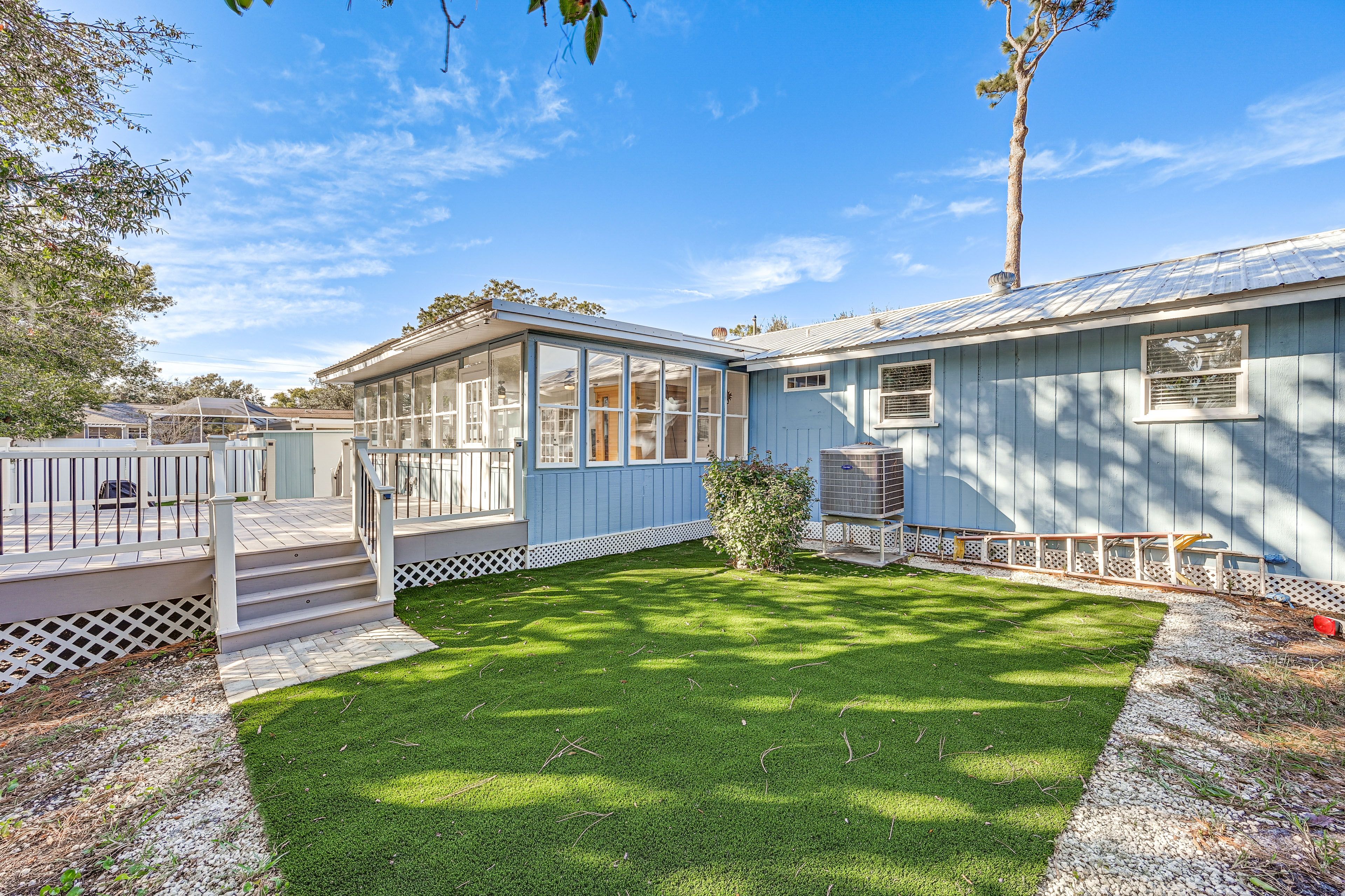 Backyard & Deck | Self Check-In | 7 Mi to Tarpon Springs Aquarium