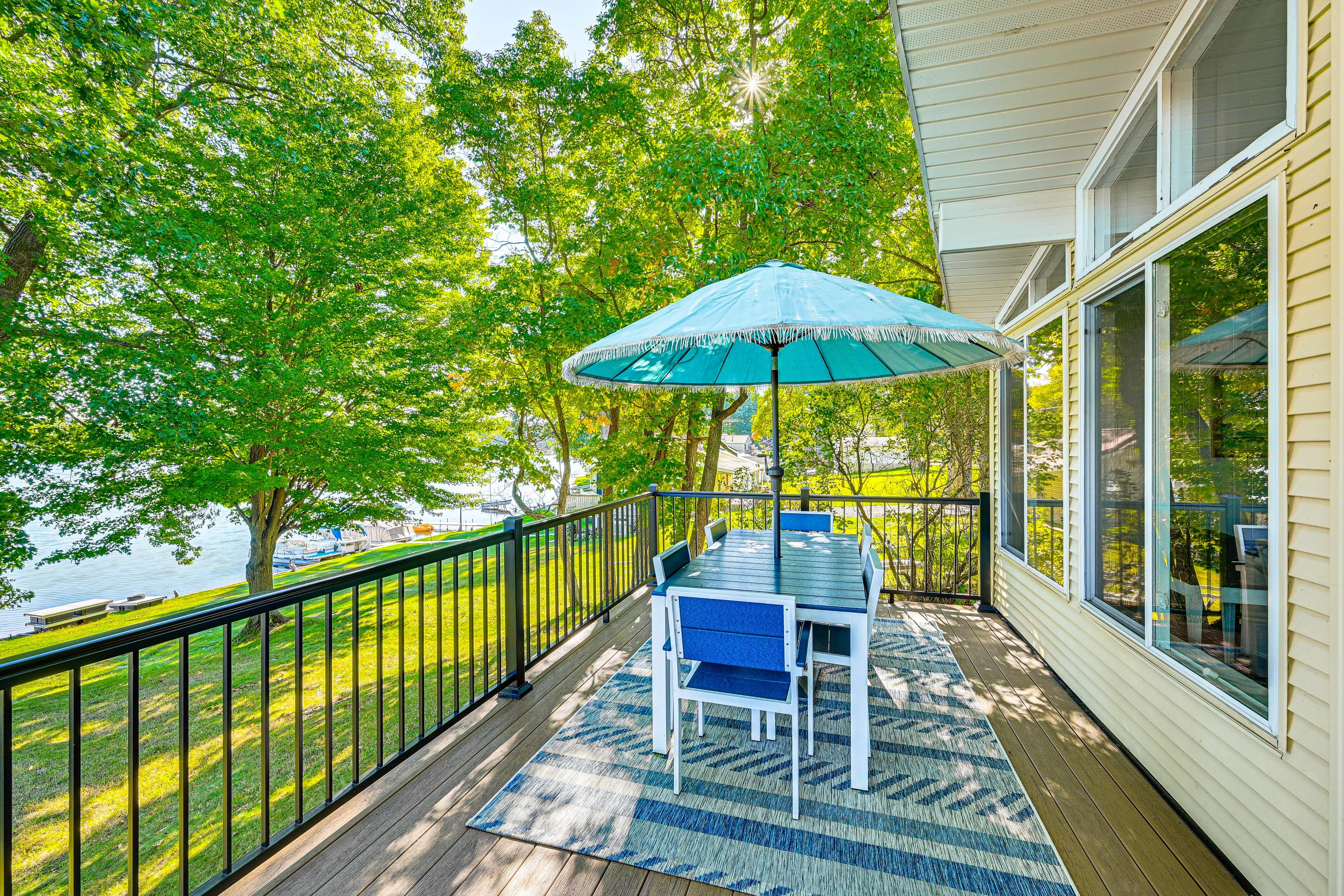 Furnished Deck | Grill