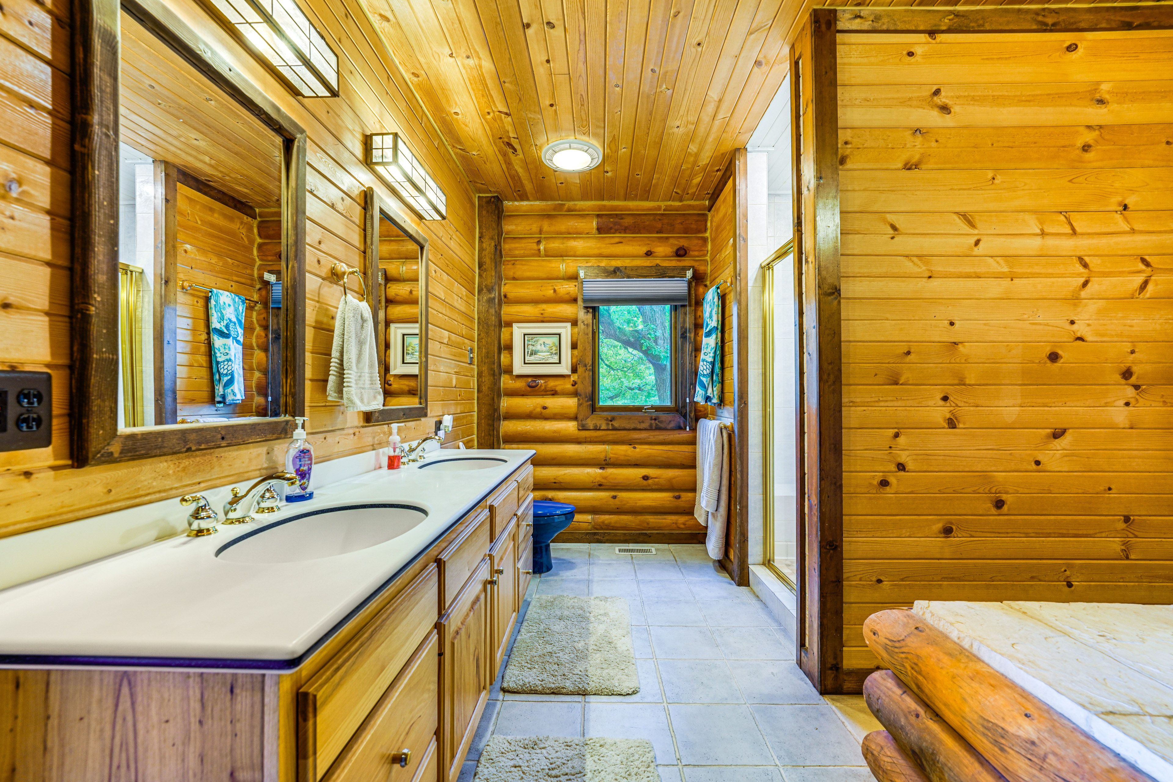 Full Bath | Towels | Hair Dryer | Main Level